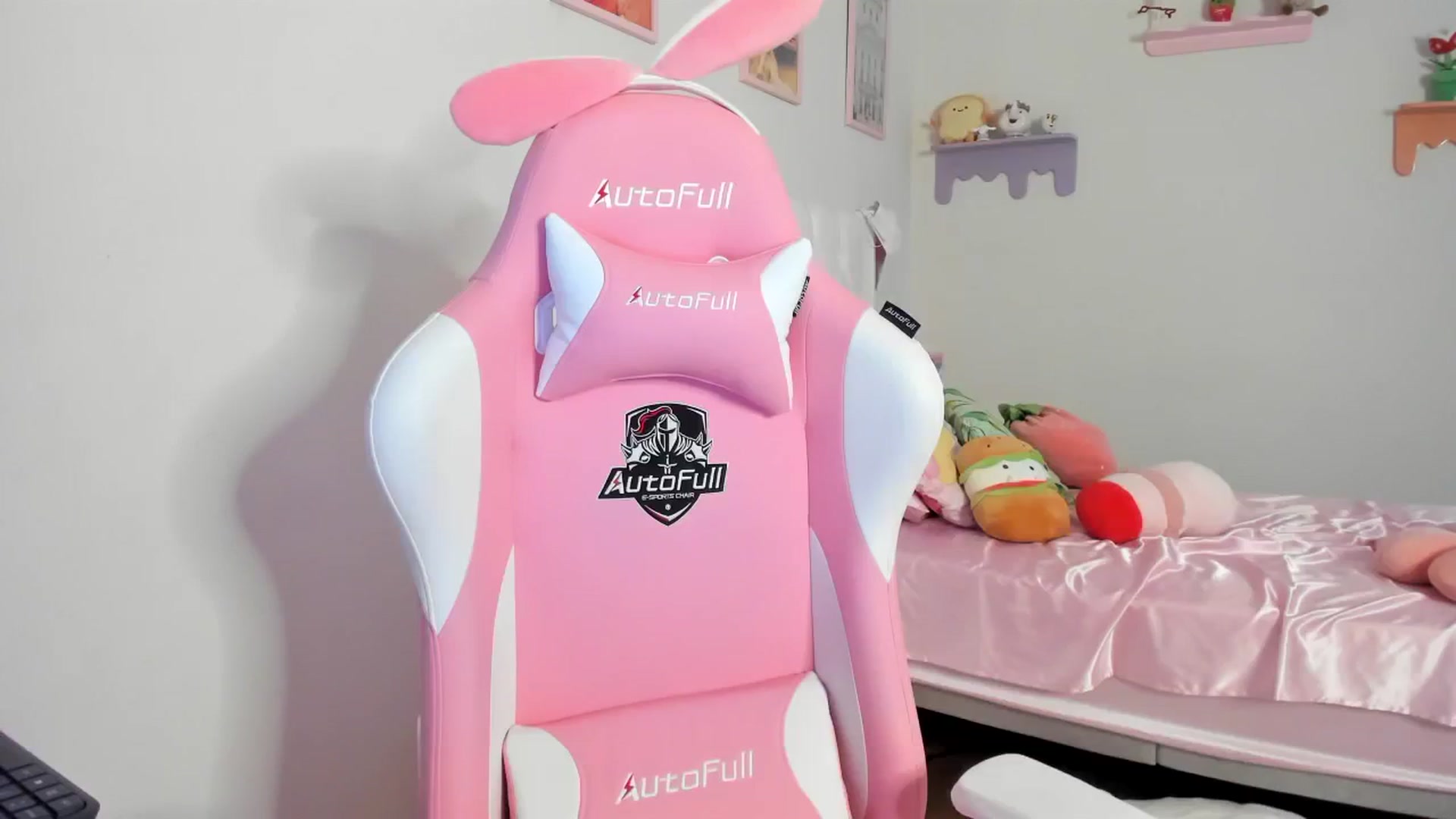 Gallery image thumbnail from Cherrycute666's myfreecams stream on, 07/24/2023, 10:09 image 15 of 20