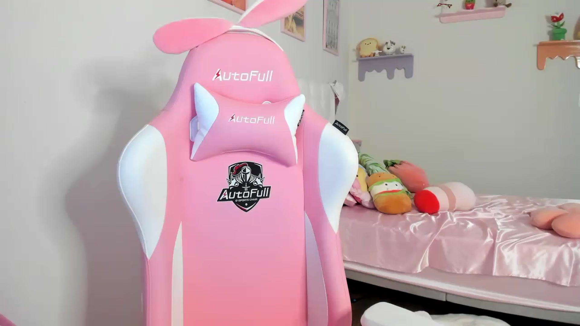 Gallery image thumbnail from Cherrycute666's myfreecams stream on, 07/24/2023, 22:54 image 10 of 20