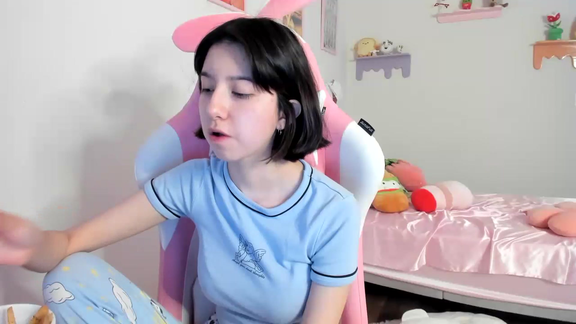 Gallery image thumbnail from Cherrycute666's myfreecams stream on, 07/24/2023, 22:54 image 8 of 20