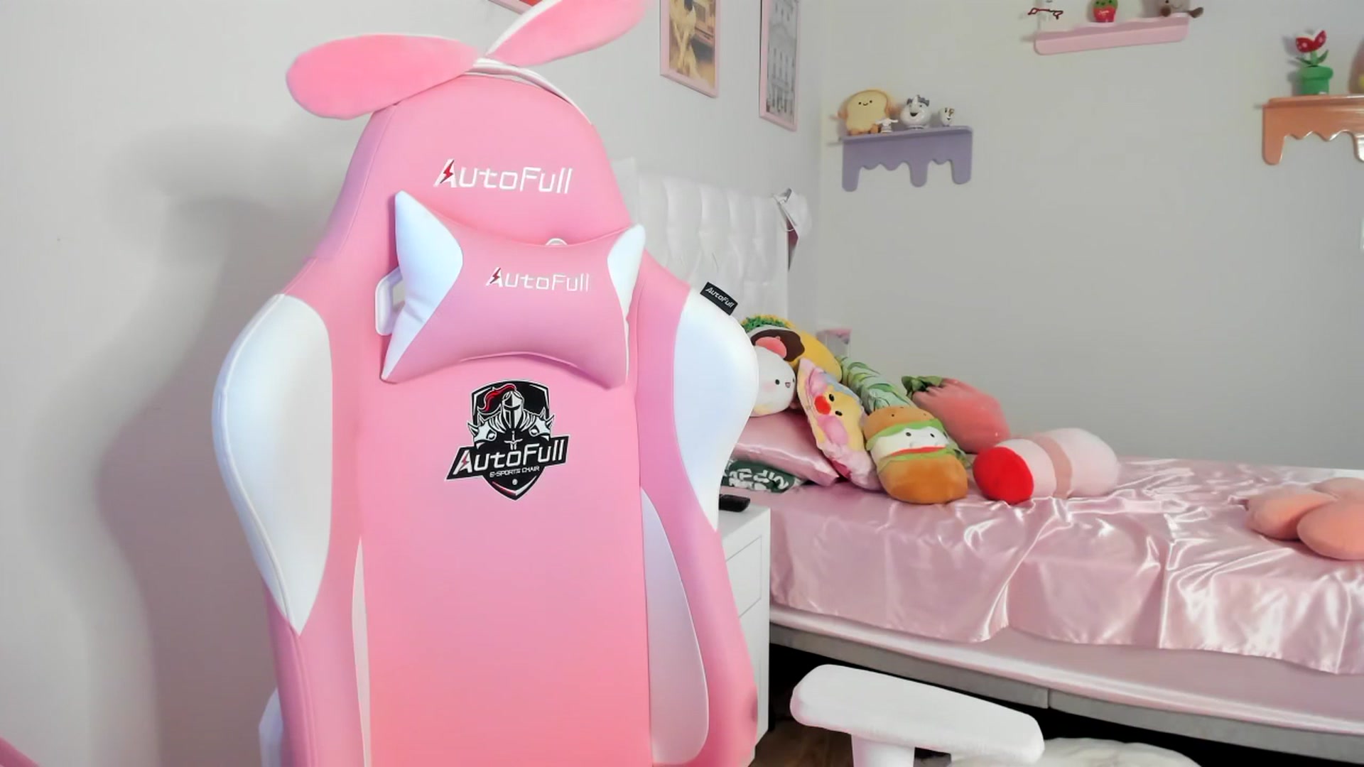 Gallery image thumbnail from Cherrycute666's myfreecams stream on, 07/24/2023, 22:54 image 12 of 20