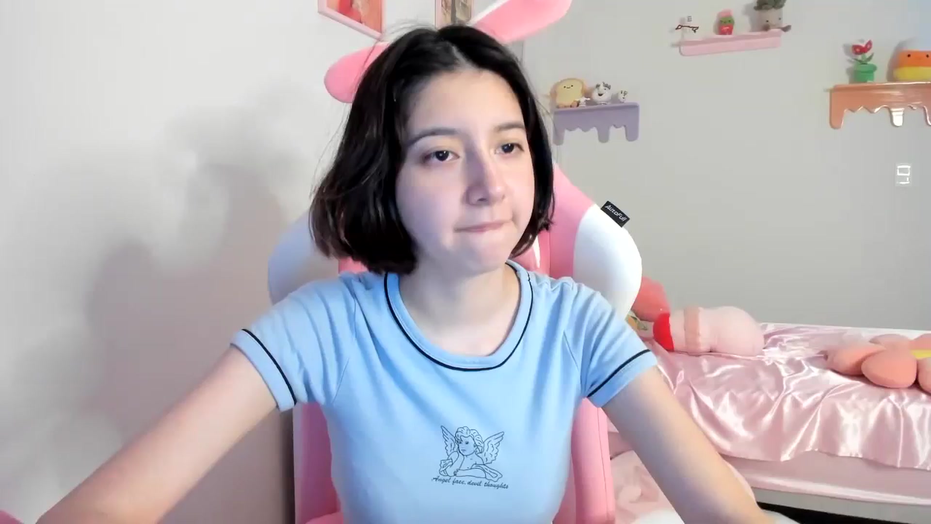 Gallery image thumbnail from Cherrycute666's myfreecams stream on, 07/25/2023, 01:14 image 16 of 20