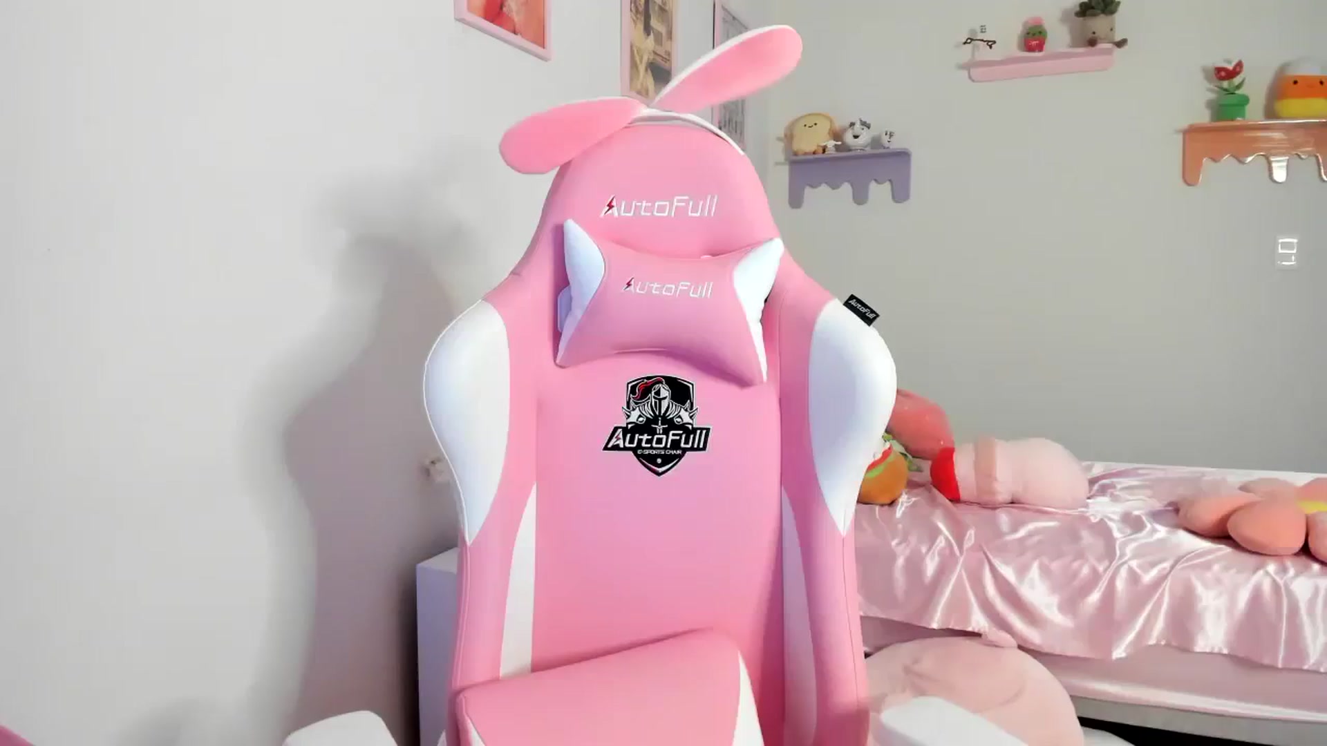 Gallery image thumbnail from Cherrycute666's myfreecams stream on, 07/25/2023, 01:14 image 20 of 20
