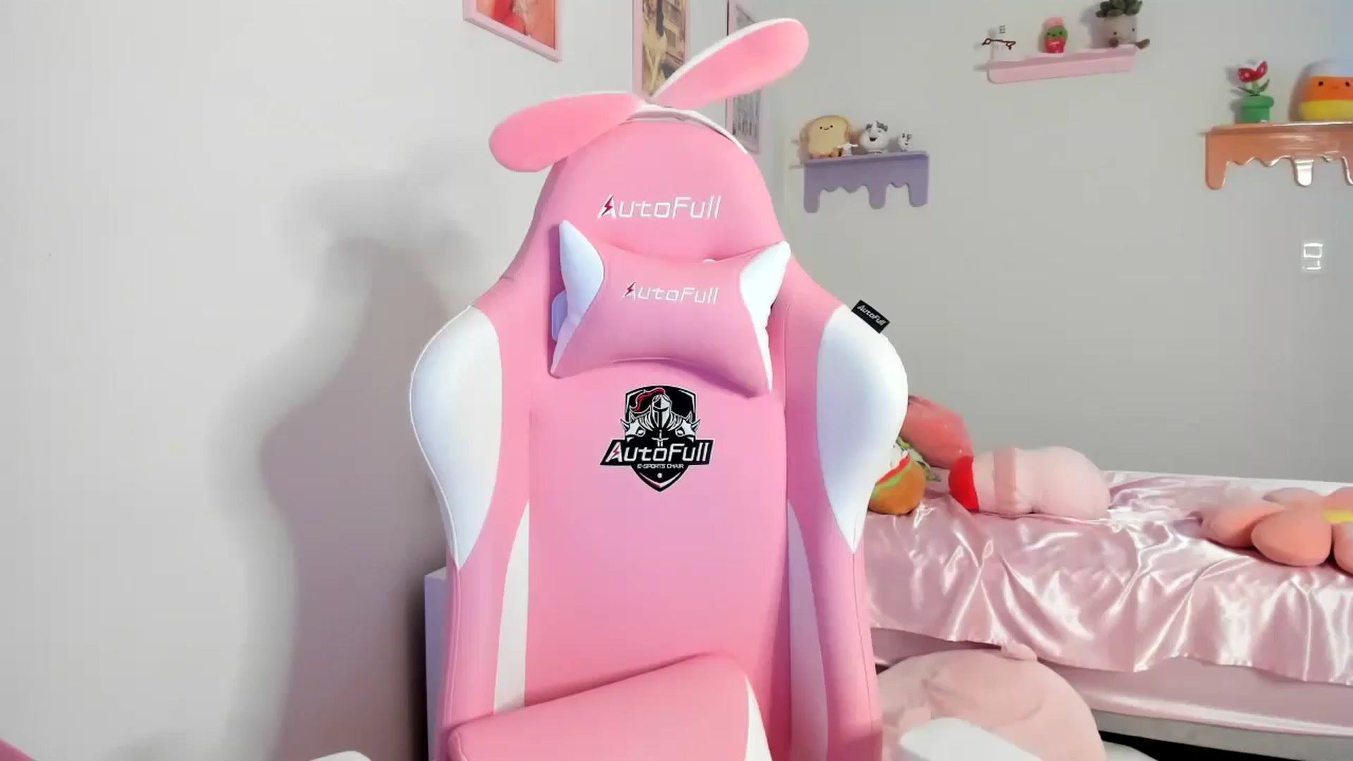 Gallery image thumbnail from Cherrycute666's myfreecams stream on, 07/25/2023, 01:14 image 19 of 20