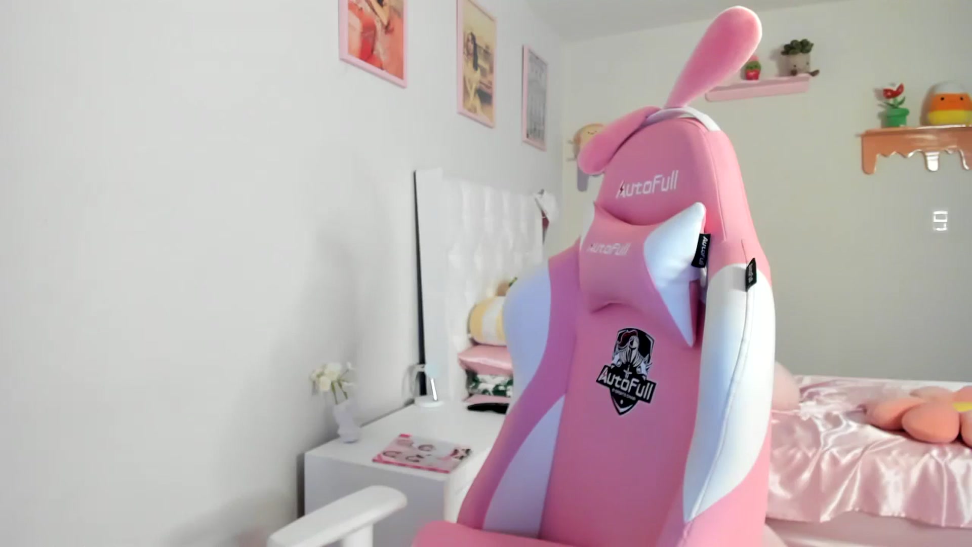Gallery image thumbnail from Cherrycute666's myfreecams stream on, 07/25/2023, 02:00 image 3 of 20