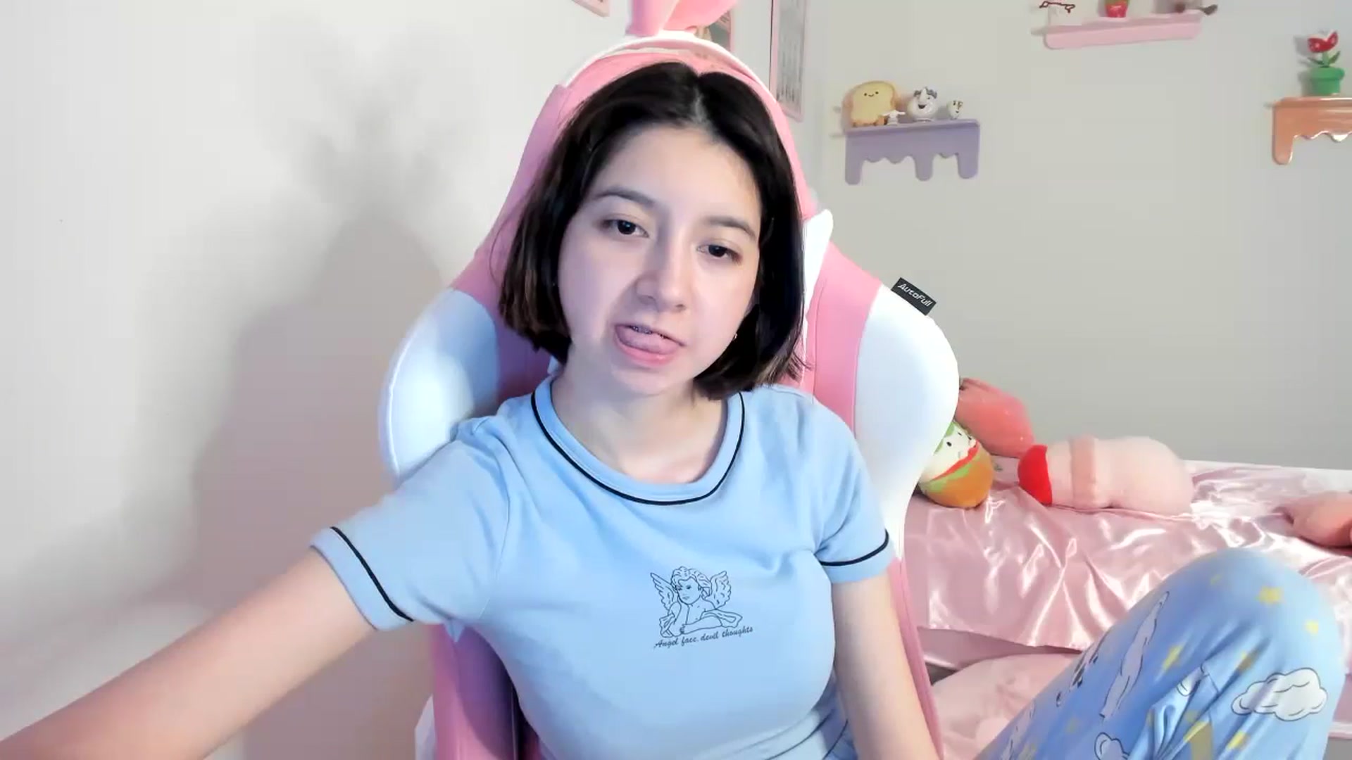 Gallery image thumbnail from Cherrycute666's myfreecams stream on, 07/25/2023, 04:46 image 7 of 20