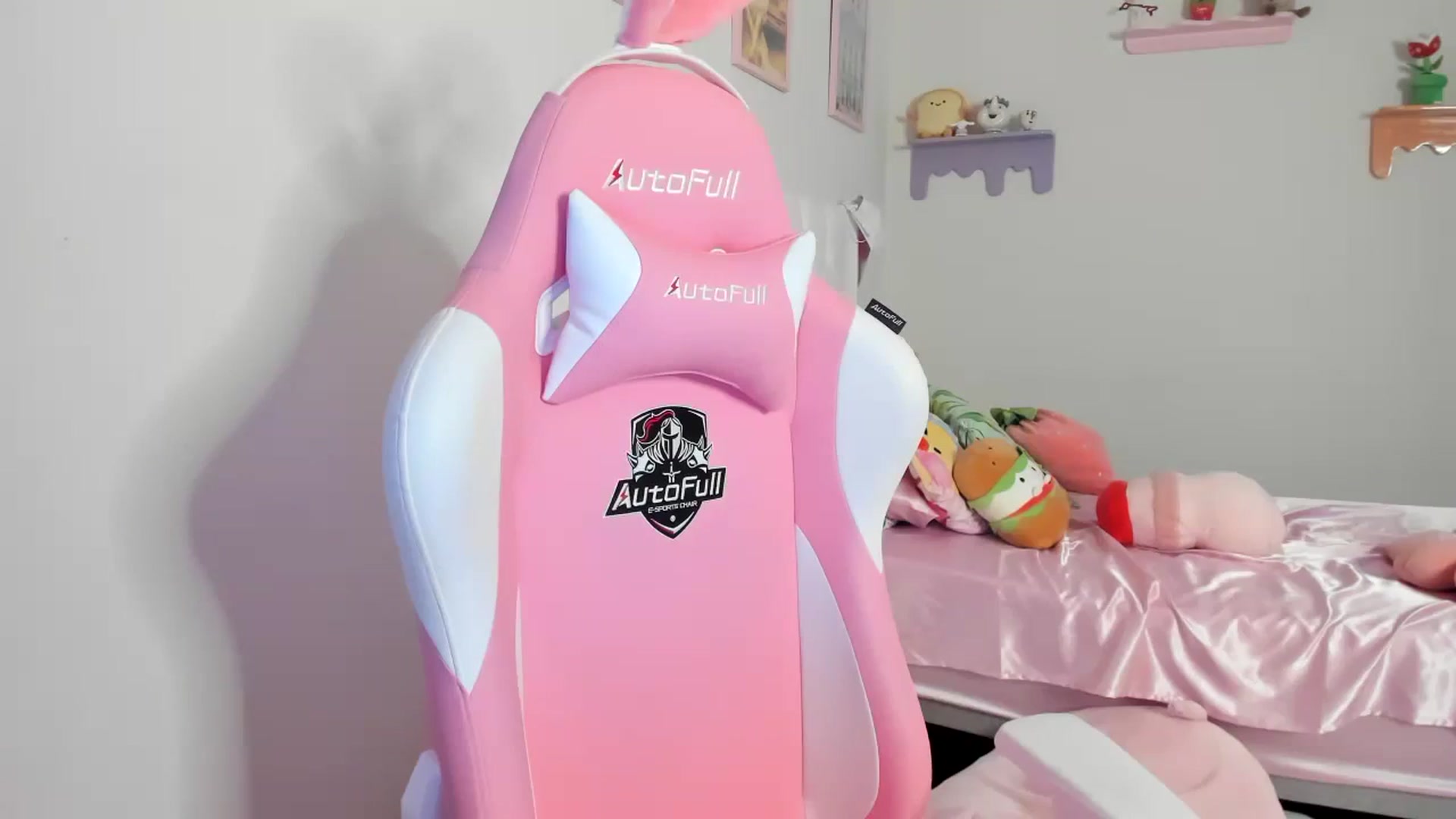 Gallery image thumbnail from Cherrycute666's myfreecams stream on, 07/25/2023, 04:46 image 6 of 20