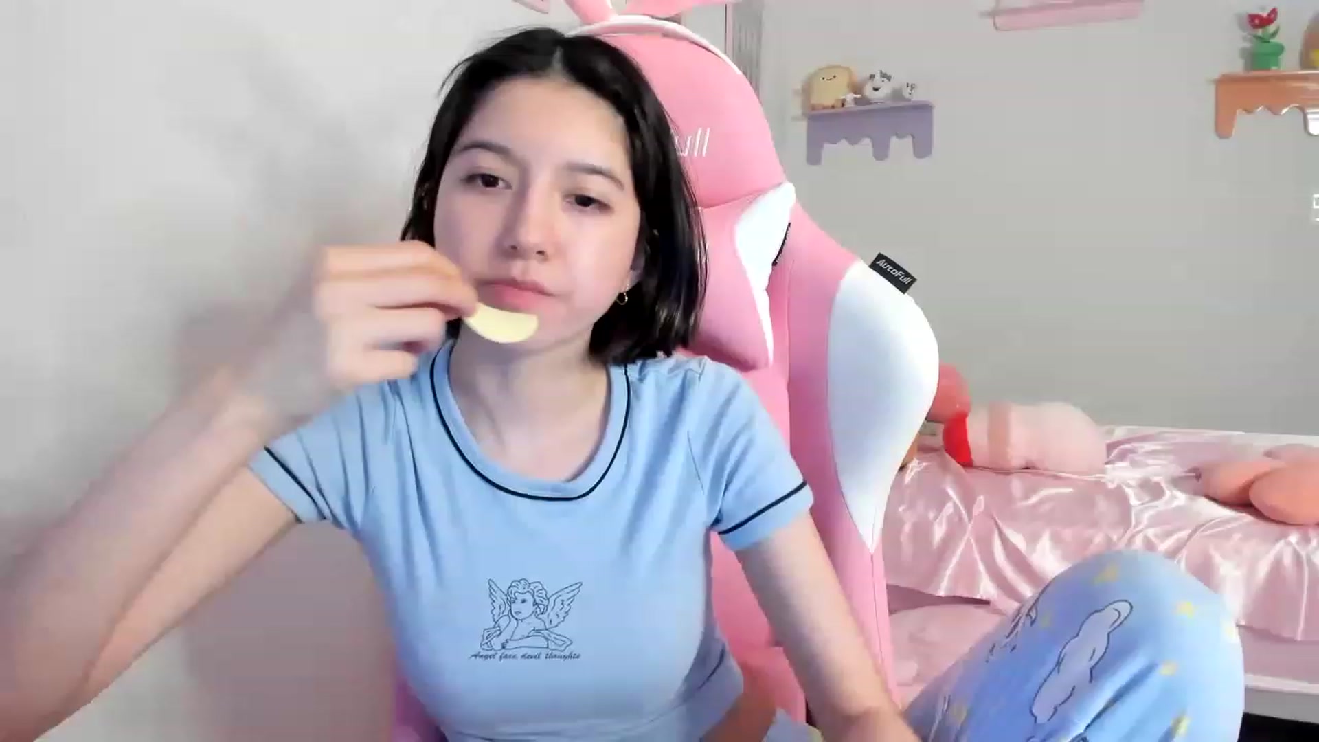 Gallery image thumbnail from Cherrycute666's myfreecams stream on, 07/25/2023, 06:25 image 1 of 20