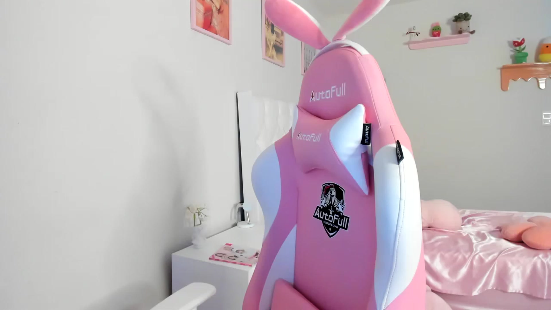 Gallery image thumbnail from Cherrycute666's myfreecams stream on, 07/25/2023, 06:25 image 4 of 20
