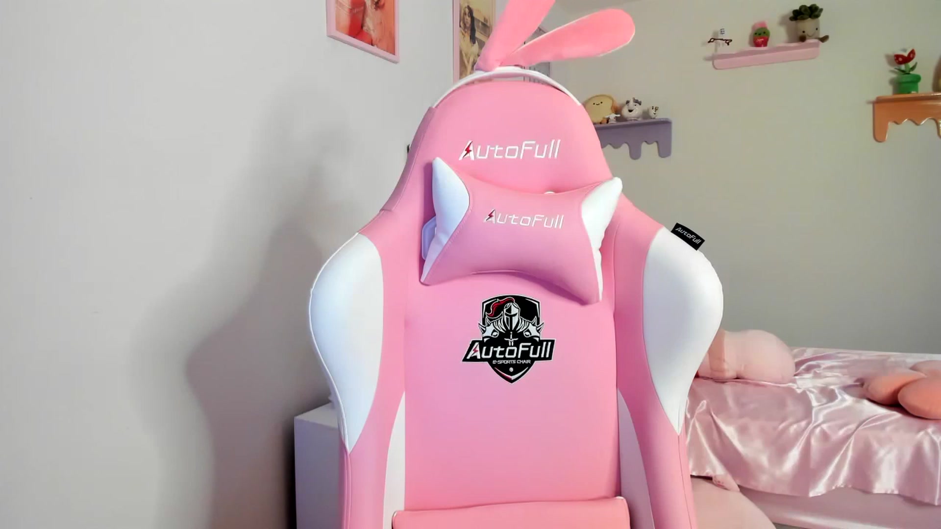 Gallery image thumbnail from Cherrycute666's myfreecams stream on, 07/25/2023, 06:58 image 15 of 20