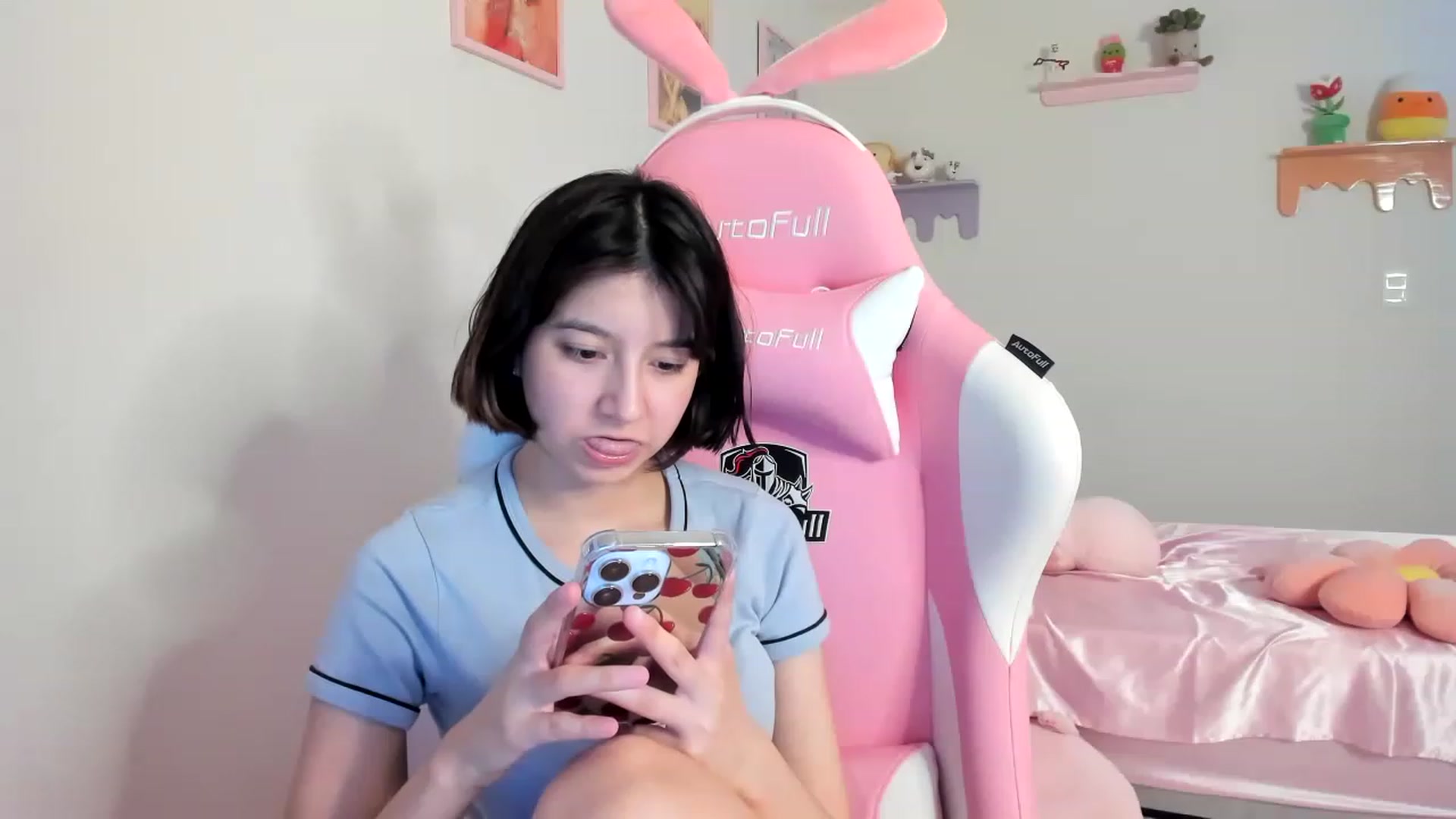 Gallery image thumbnail from Cherrycute666's myfreecams stream on, 07/25/2023, 07:34 image 18 of 20