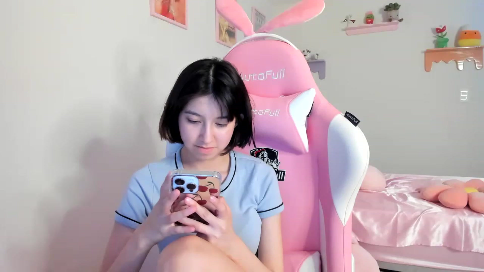 Gallery image thumbnail from Cherrycute666's myfreecams stream on, 07/25/2023, 07:34 image 16 of 20