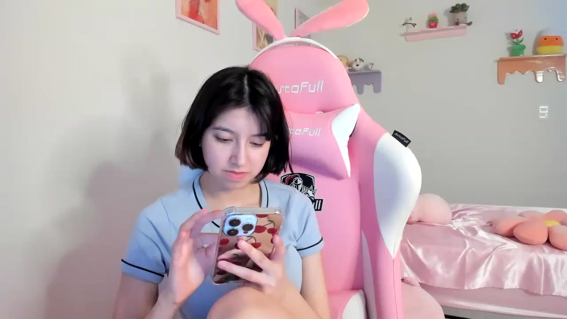 Gallery image thumbnail from Cherrycute666's myfreecams stream on, 07/25/2023, 07:34 image 17 of 20