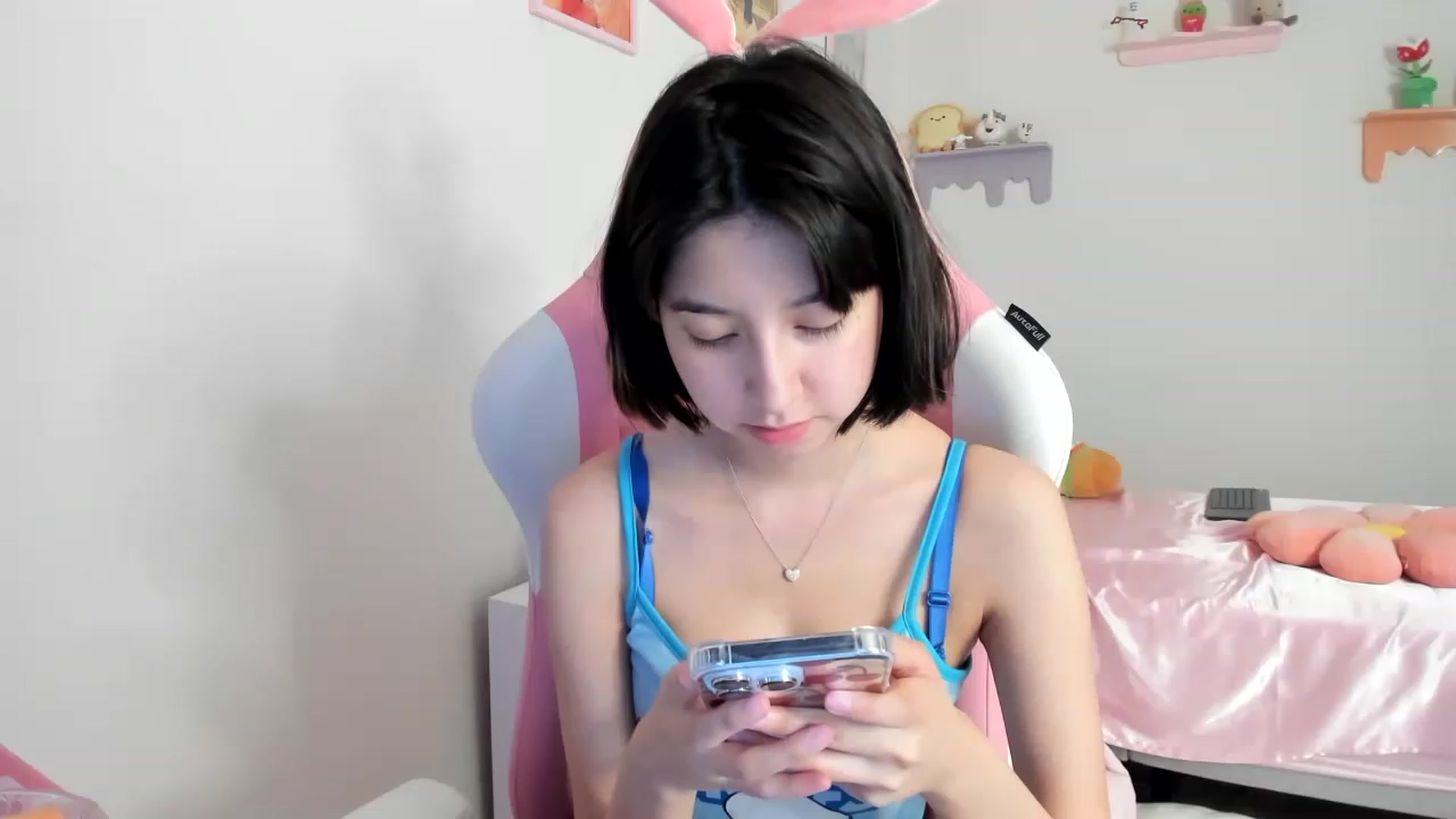 Gallery image thumbnail from Cherrycute666's myfreecams stream on, 07/25/2023, 22:24 image 5 of 20