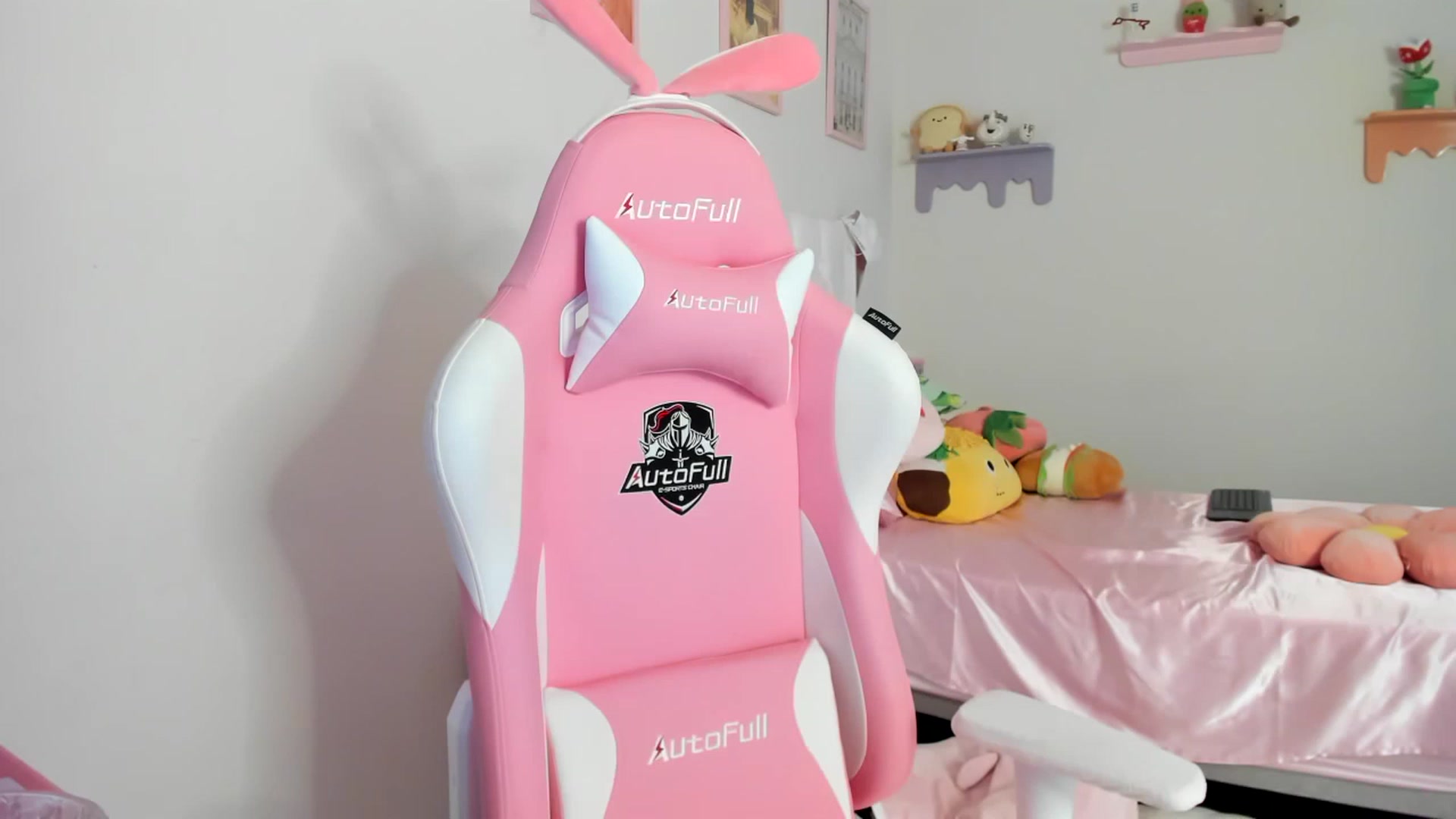 Gallery image thumbnail from Cherrycute666's myfreecams stream on, 07/25/2023, 22:24 image 10 of 20