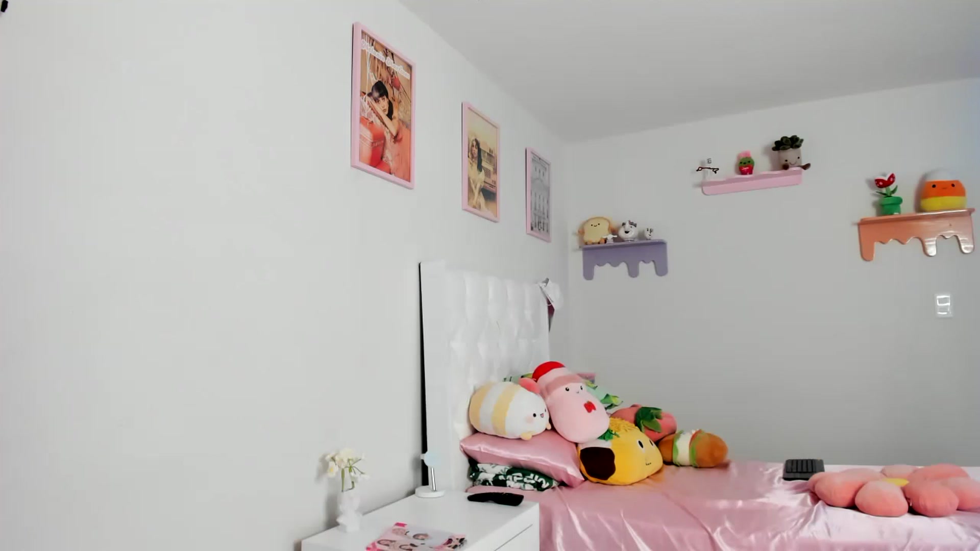 Gallery image thumbnail from Cherrycute666's myfreecams stream on, 07/25/2023, 22:24 image 20 of 20