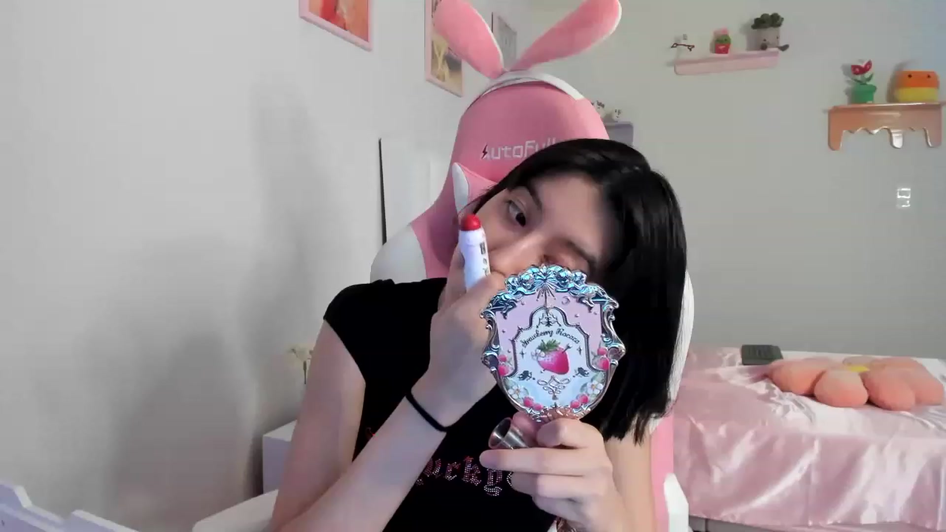 Gallery image thumbnail from Cherrycute666's myfreecams stream on, 07/26/2023, 24:04 image 5 of 20