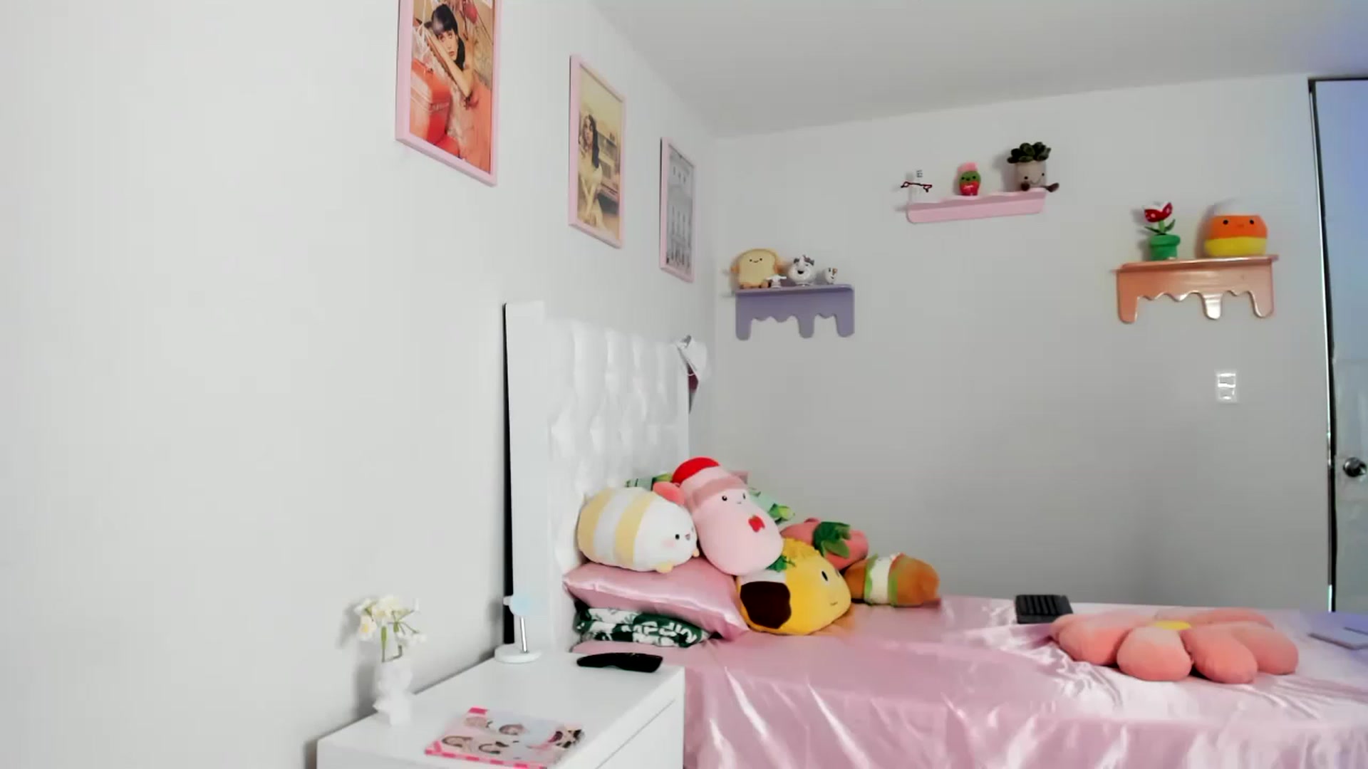 Gallery image thumbnail from Cherrycute666's myfreecams stream on, 07/26/2023, 24:04 image 3 of 20