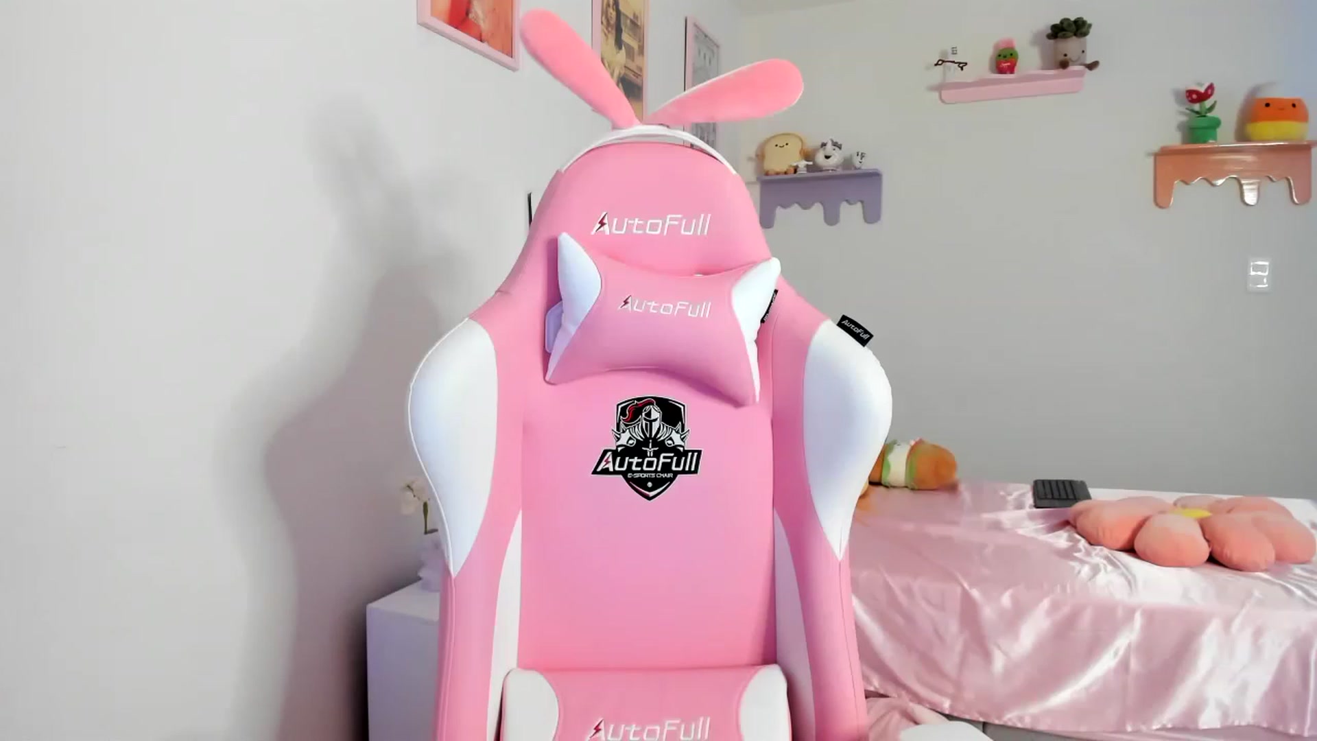Gallery image thumbnail from Cherrycute666's myfreecams stream on, 07/26/2023, 24:04 image 19 of 20