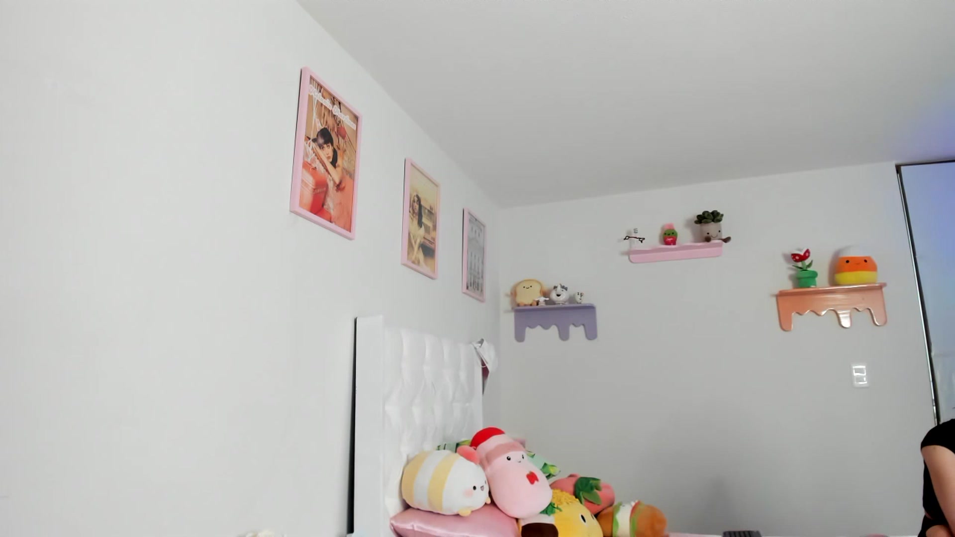Gallery image thumbnail from Cherrycute666's myfreecams stream on, 07/26/2023, 24:04 image 2 of 20
