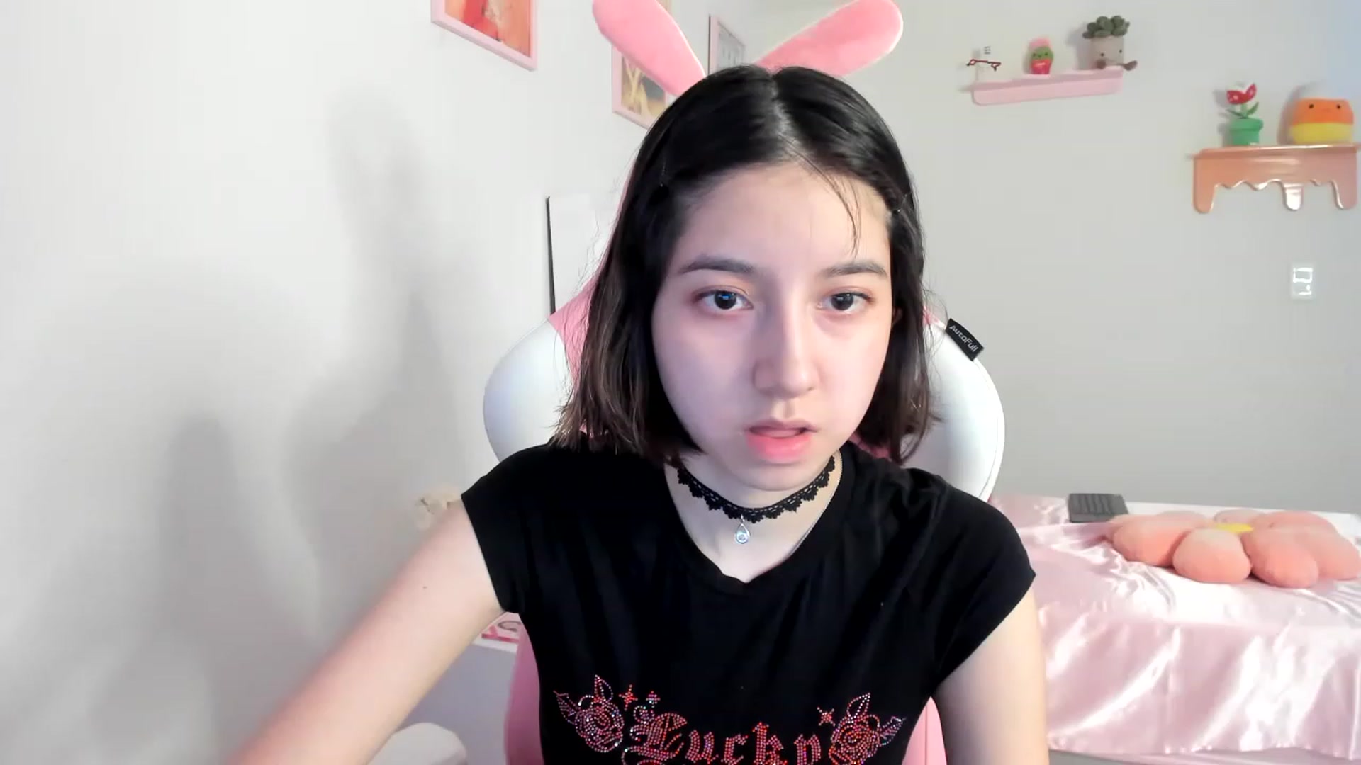 Gallery image thumbnail from Cherrycute666's myfreecams stream on, 07/26/2023, 24:04 image 11 of 20