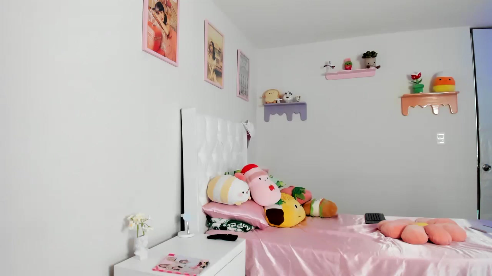 Gallery image thumbnail from Cherrycute666's myfreecams stream on, 07/26/2023, 24:04 image 4 of 20