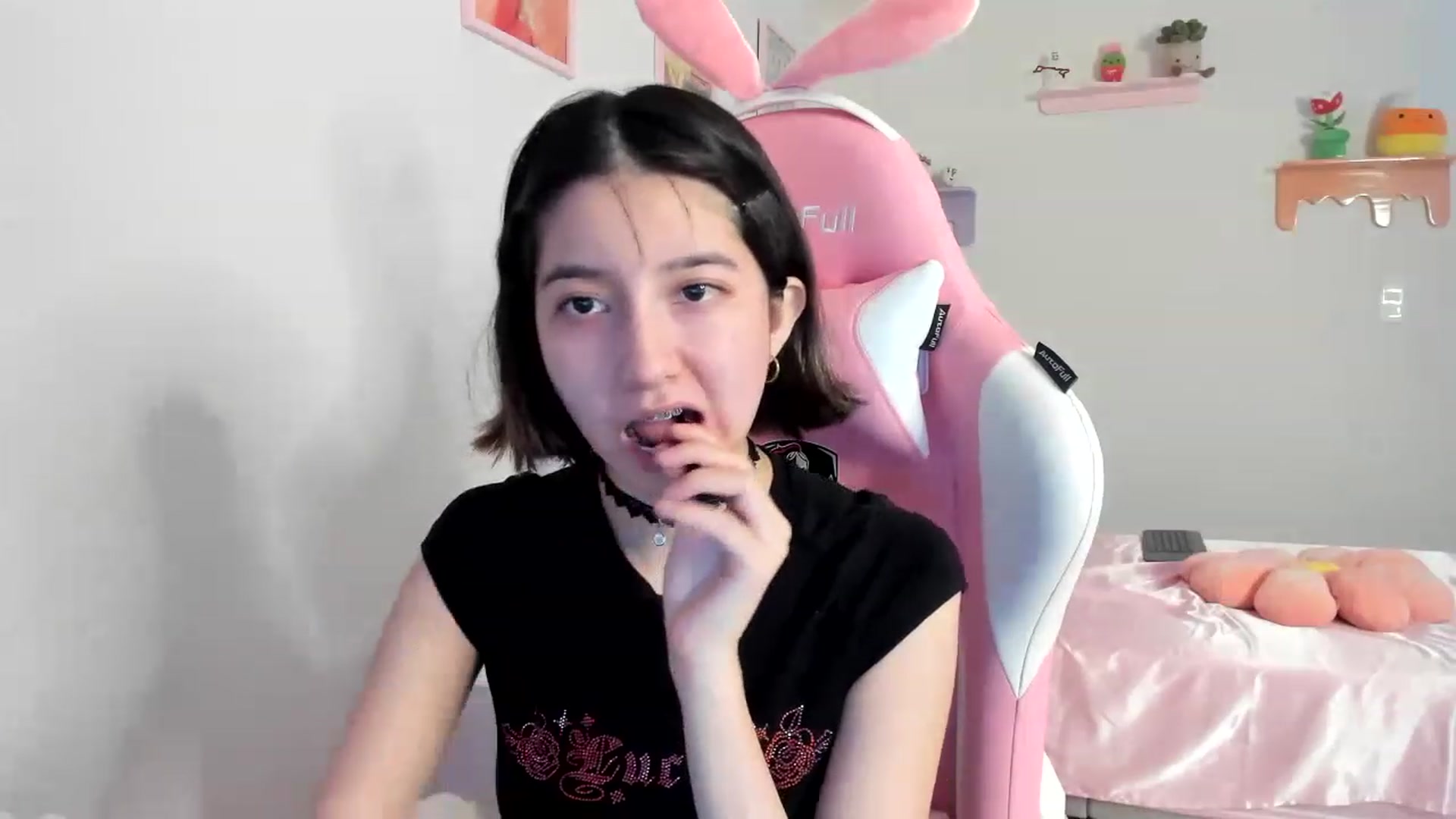 Gallery image thumbnail from Cherrycute666's myfreecams stream on, 07/26/2023, 24:04 image 14 of 20