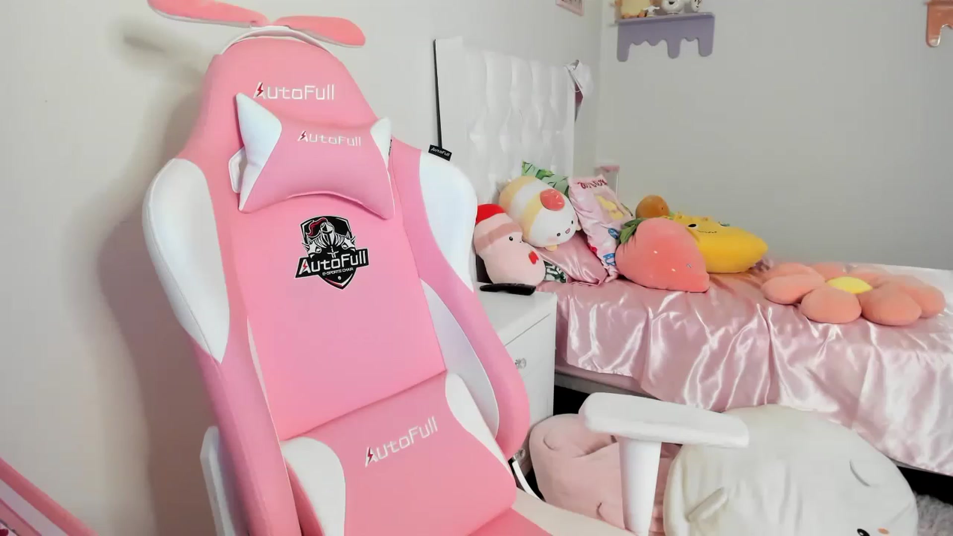 Gallery image thumbnail from Cherrycute666's myfreecams stream on, 07/30/2023, 21:21 image 12 of 20