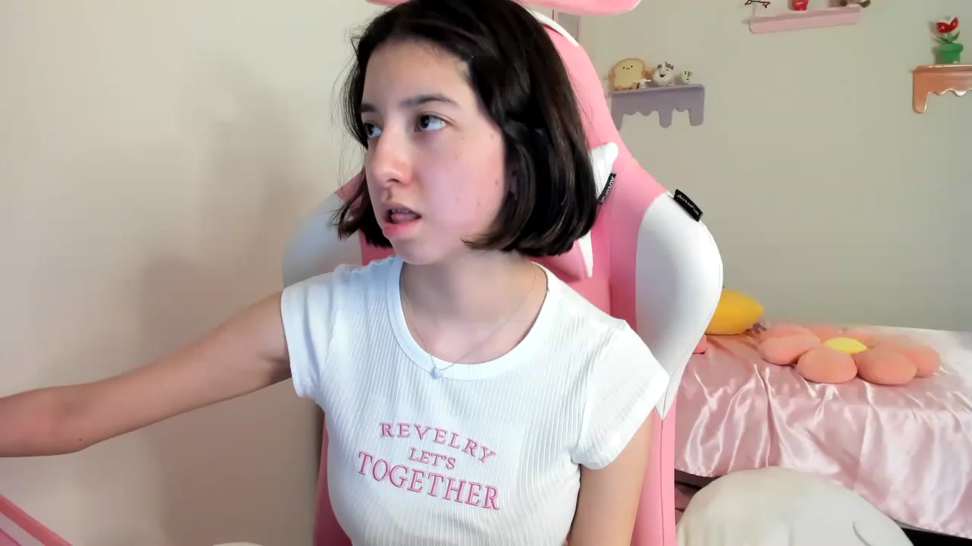 Gallery image thumbnail from Cherrycute666's myfreecams stream on, 07/30/2023, 21:21 image 10 of 20