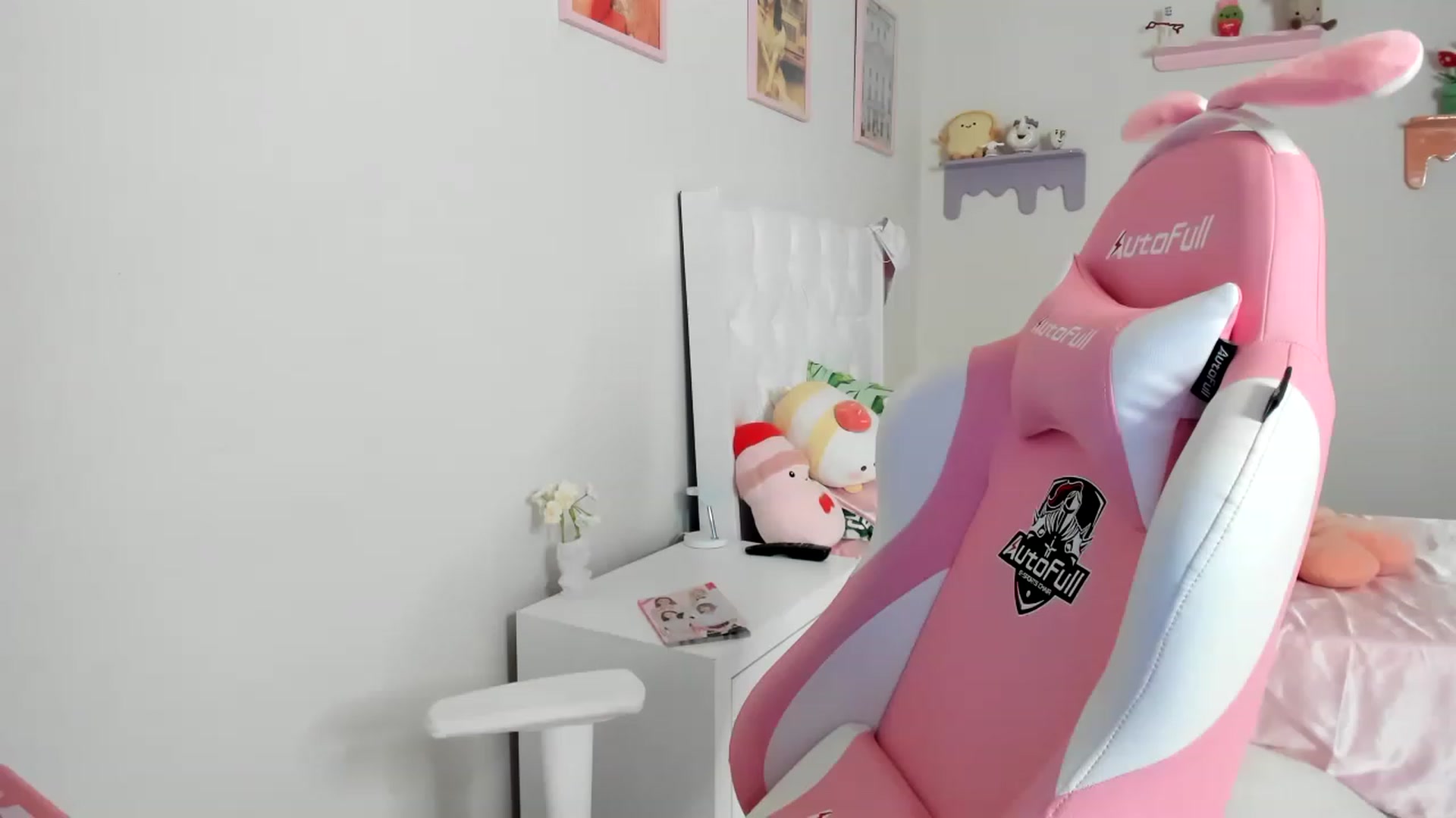 Gallery image thumbnail from Cherrycute666's myfreecams stream on, 07/30/2023, 21:21 image 16 of 20