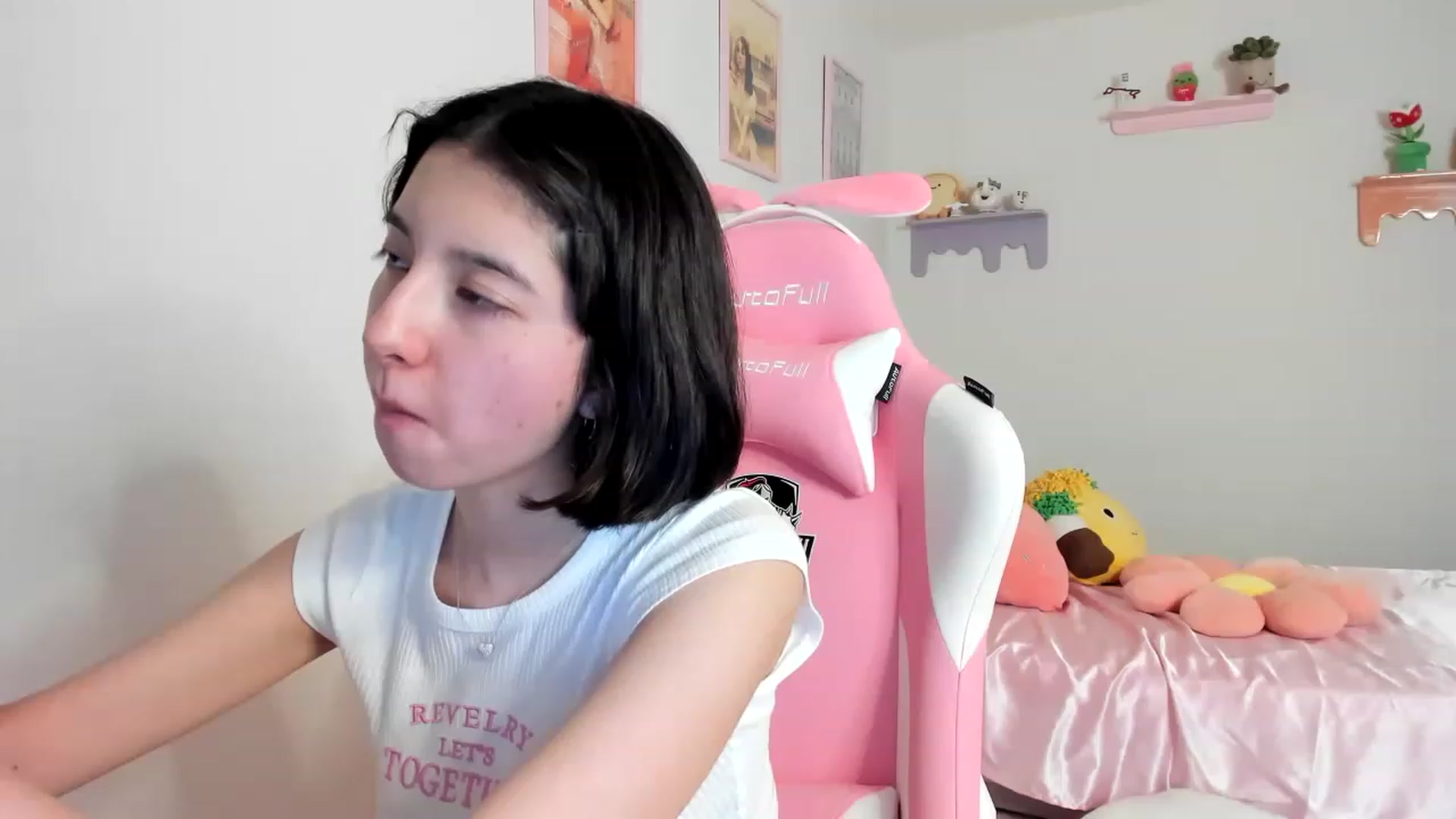Gallery image thumbnail from Cherrycute666's myfreecams stream on, 07/30/2023, 21:21 image 17 of 20