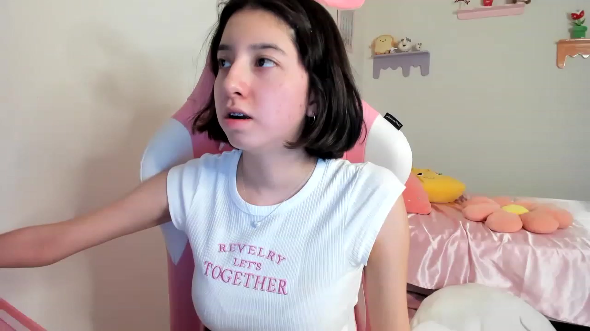 Gallery image thumbnail from Cherrycute666's myfreecams stream on, 07/30/2023, 21:21 image 11 of 20