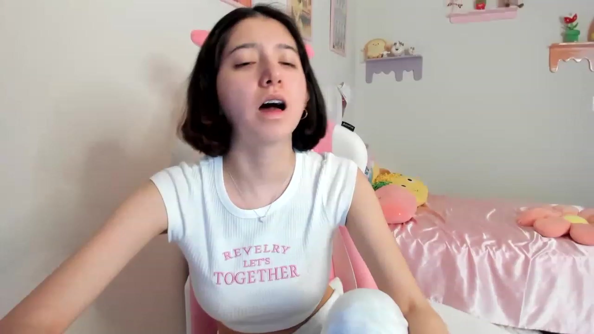 Gallery image thumbnail from Cherrycute666's myfreecams stream on, 07/30/2023, 22:00 image 17 of 20