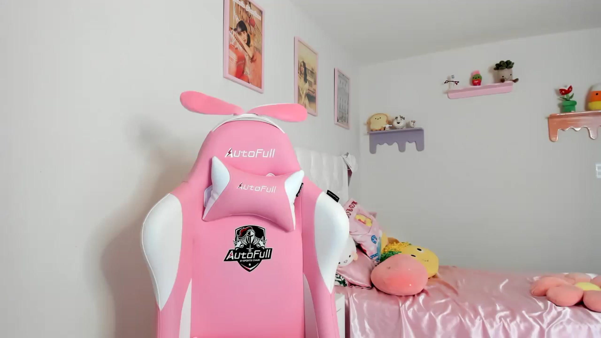 Gallery image thumbnail from Cherrycute666's myfreecams stream on, 07/30/2023, 22:00 image 5 of 20