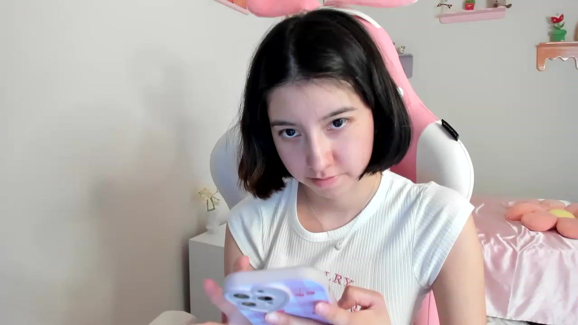Gallery image thumbnail from Cherrycute666's myfreecams stream on, 07/30/2023, 22:00 image 10 of 20