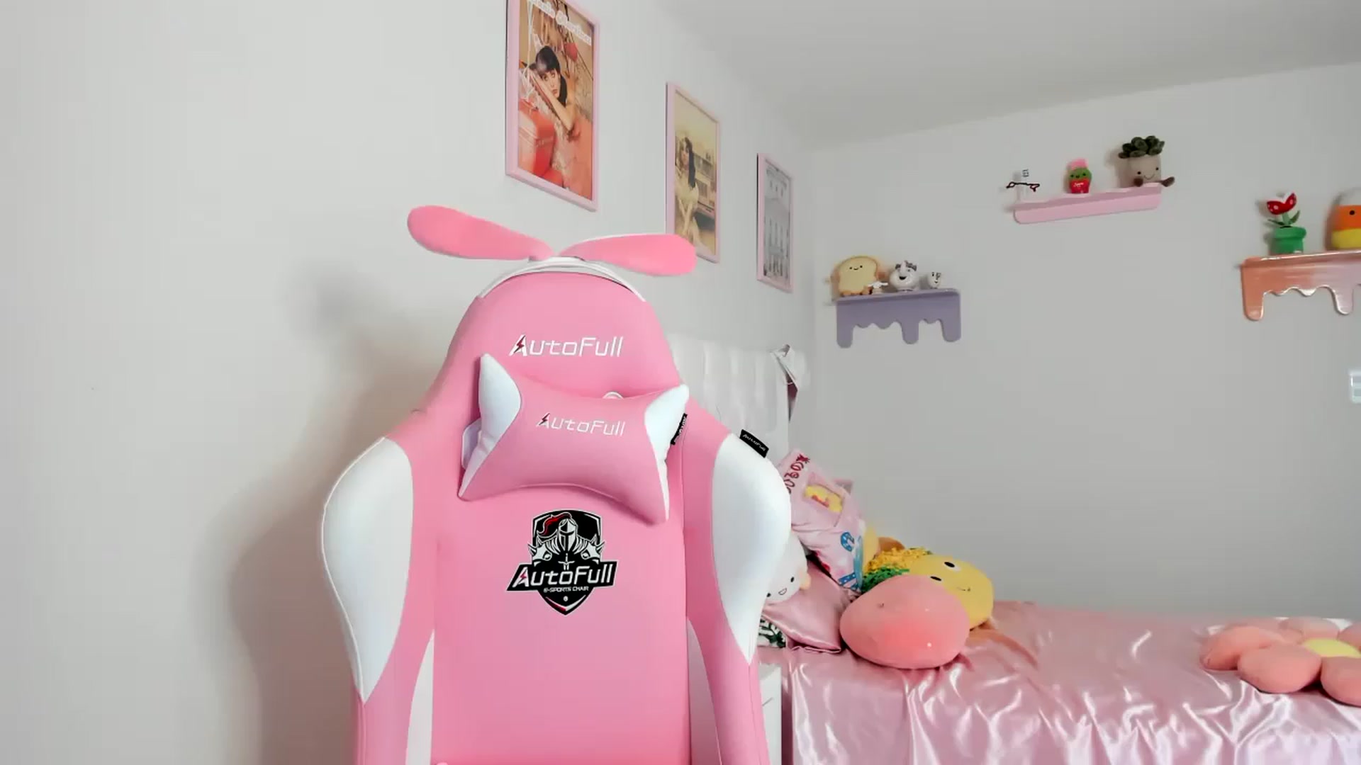 Gallery image thumbnail from Cherrycute666's myfreecams stream on, 07/30/2023, 22:00 image 1 of 20