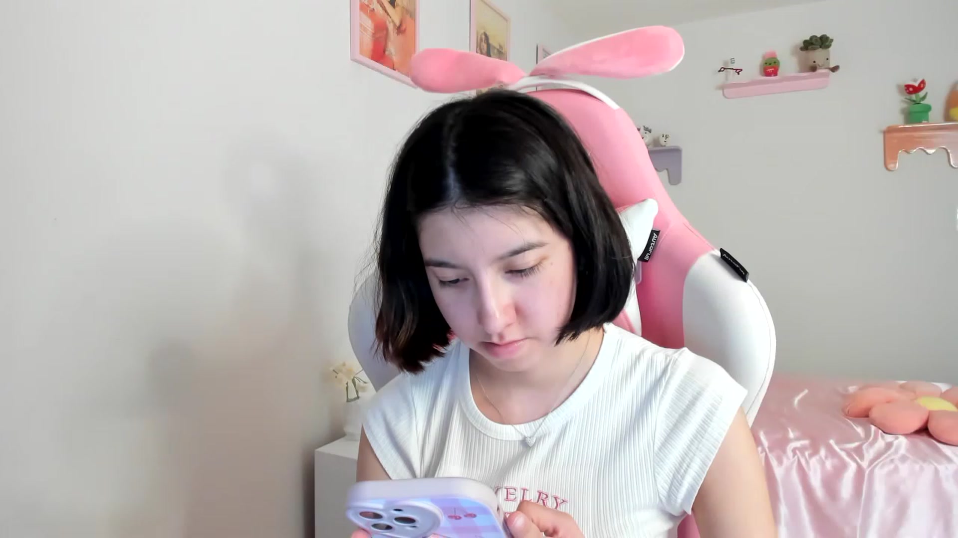 Gallery image thumbnail from Cherrycute666's myfreecams stream on, 07/30/2023, 22:00 image 8 of 20
