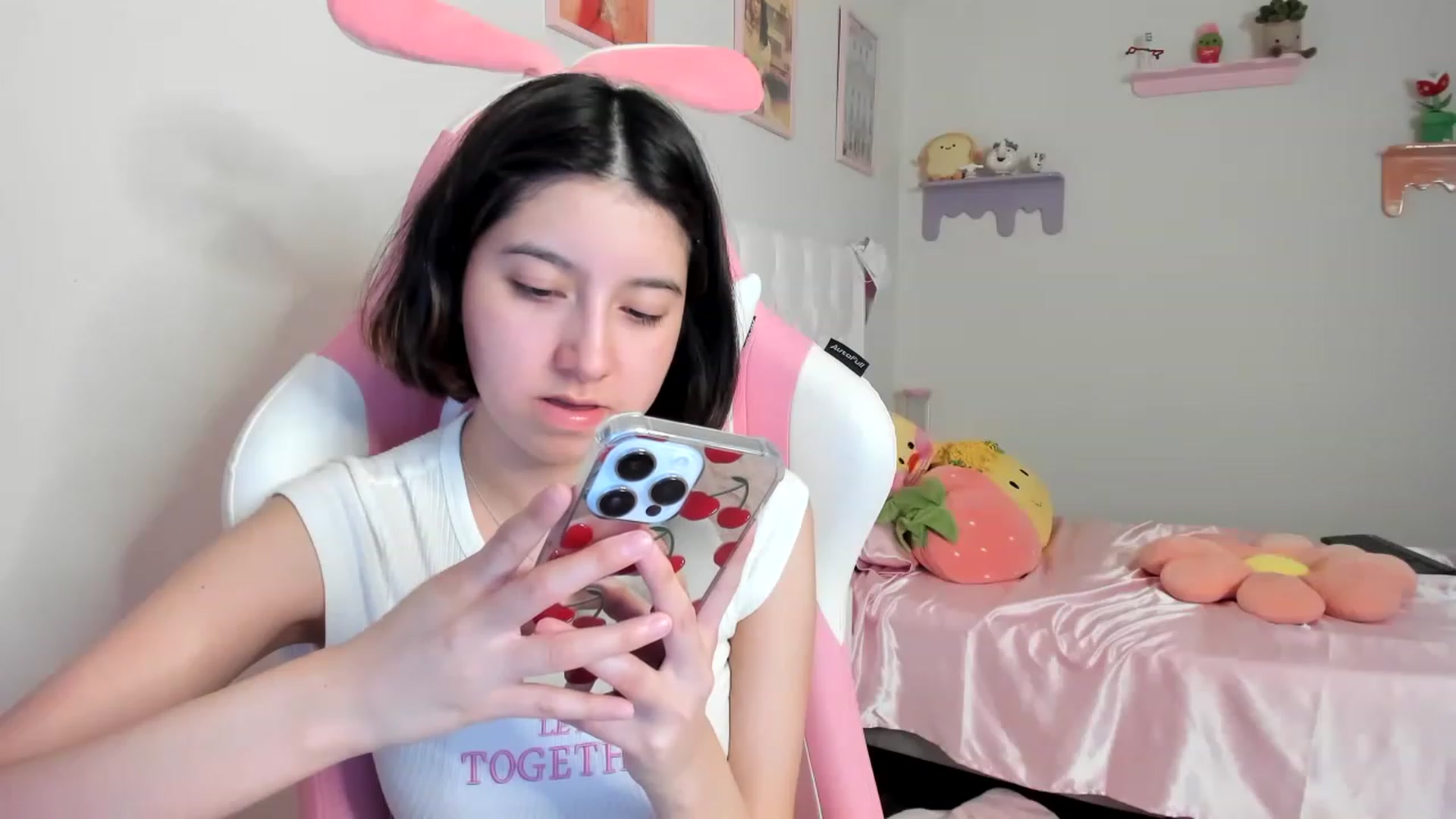 Gallery image thumbnail from Cherrycute666's myfreecams stream on, 07/30/2023, 23:50 image 17 of 20