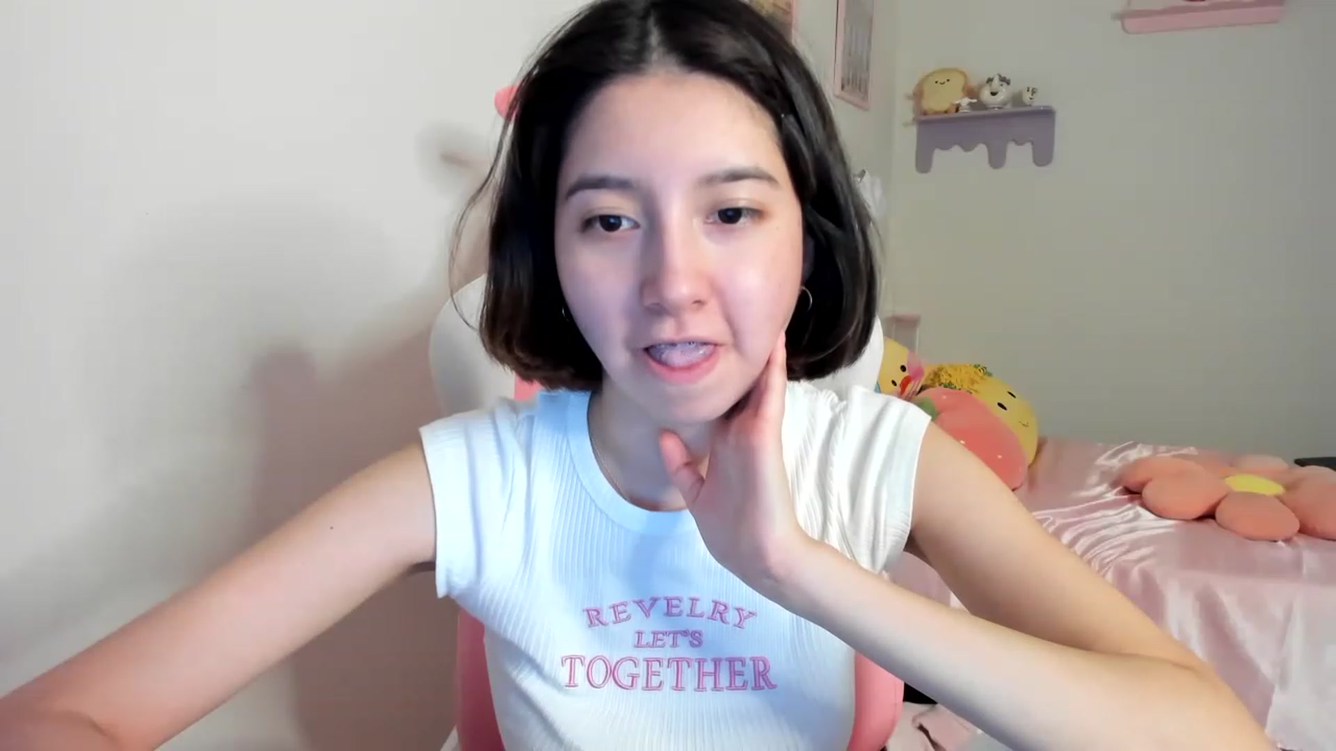 Gallery image thumbnail from Cherrycute666's myfreecams stream on, 07/31/2023, 24:40 image 13 of 20