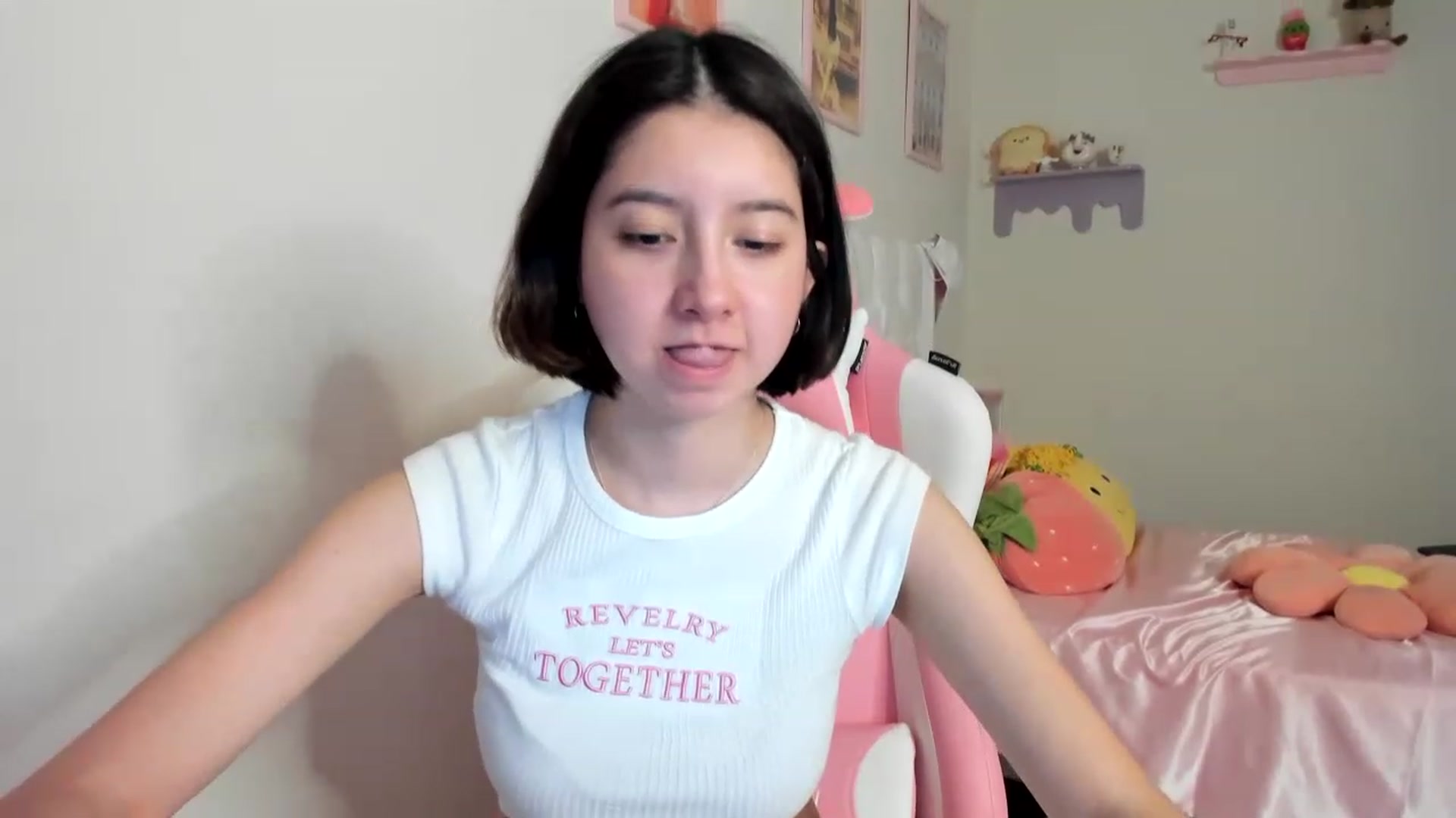 Gallery image thumbnail from Cherrycute666's myfreecams stream on, 07/31/2023, 24:40 image 15 of 20