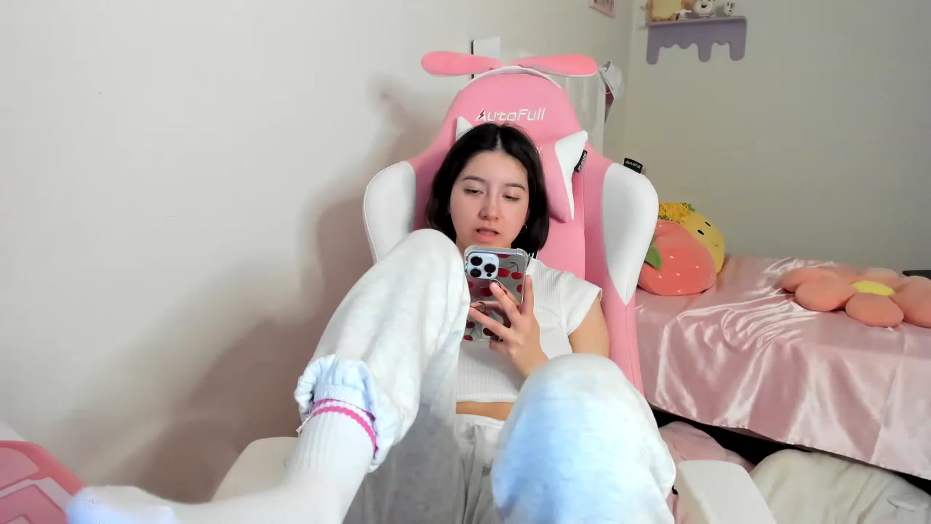 Gallery image thumbnail from Cherrycute666's myfreecams stream on, 07/31/2023, 24:40 image 11 of 20