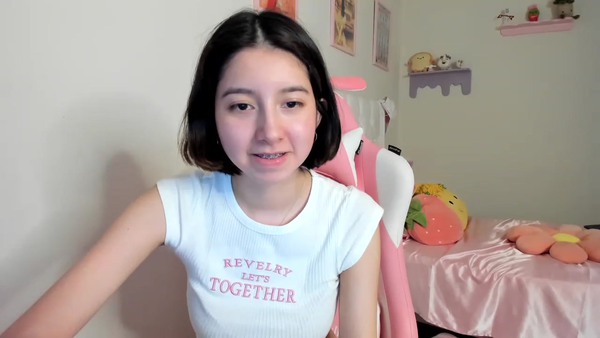 Gallery image thumbnail from Cherrycute666's myfreecams stream on, 07/31/2023, 24:40 image 16 of 20