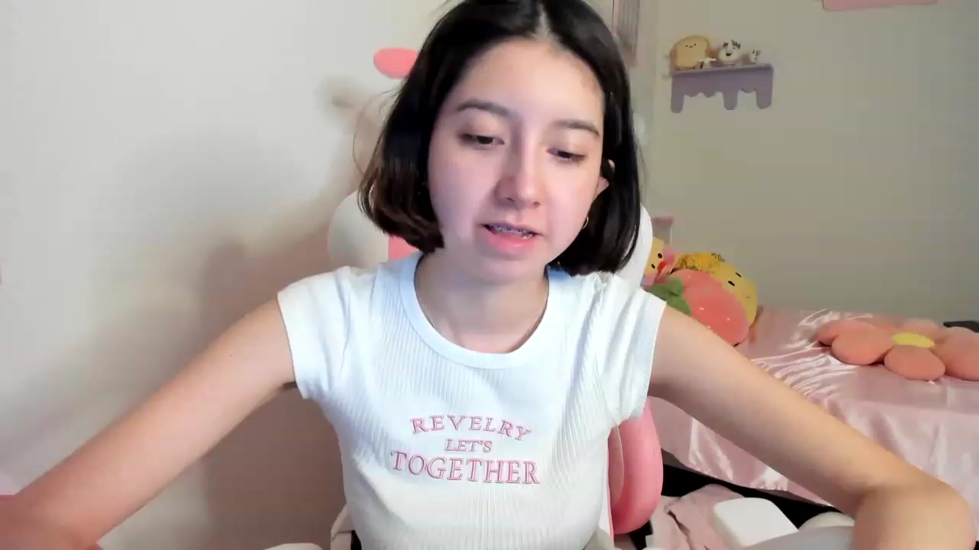 Gallery image thumbnail from Cherrycute666's myfreecams stream on, 07/31/2023, 24:40 image 7 of 20