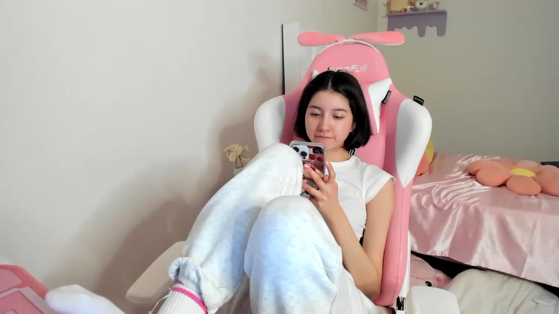 Gallery image thumbnail from Cherrycute666's myfreecams stream on, 07/31/2023, 24:40 image 9 of 20