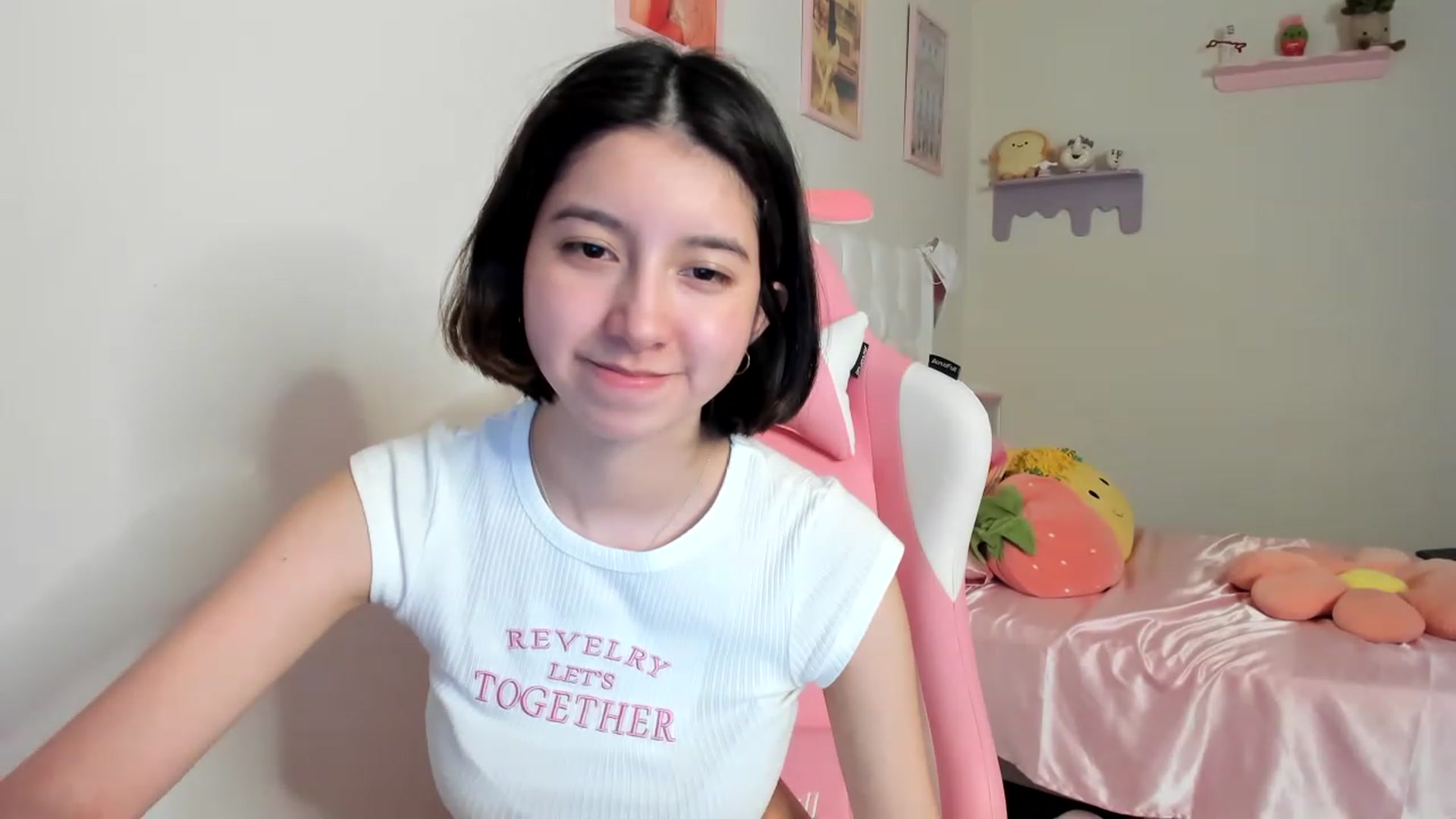 Gallery image thumbnail from Cherrycute666's myfreecams stream on, 07/31/2023, 24:40 image 17 of 20