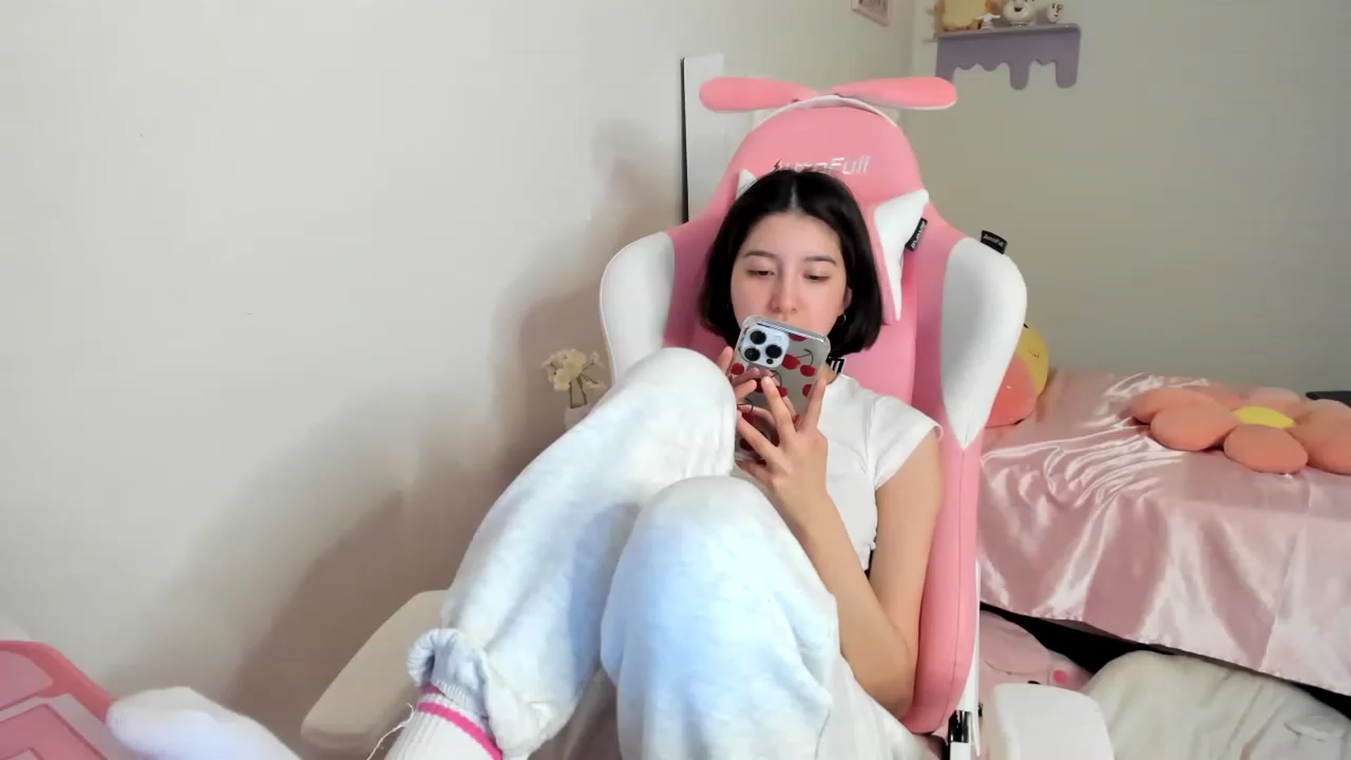 Gallery image thumbnail from Cherrycute666's myfreecams stream on, 07/31/2023, 24:40 image 8 of 20