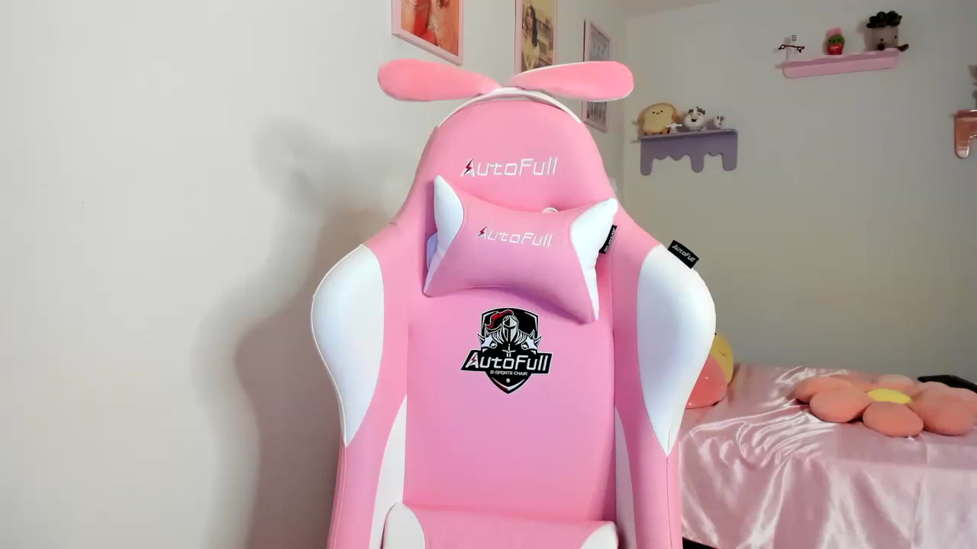 Gallery image thumbnail from Cherrycute666's myfreecams stream on, 07/31/2023, 01:38 image 16 of 20