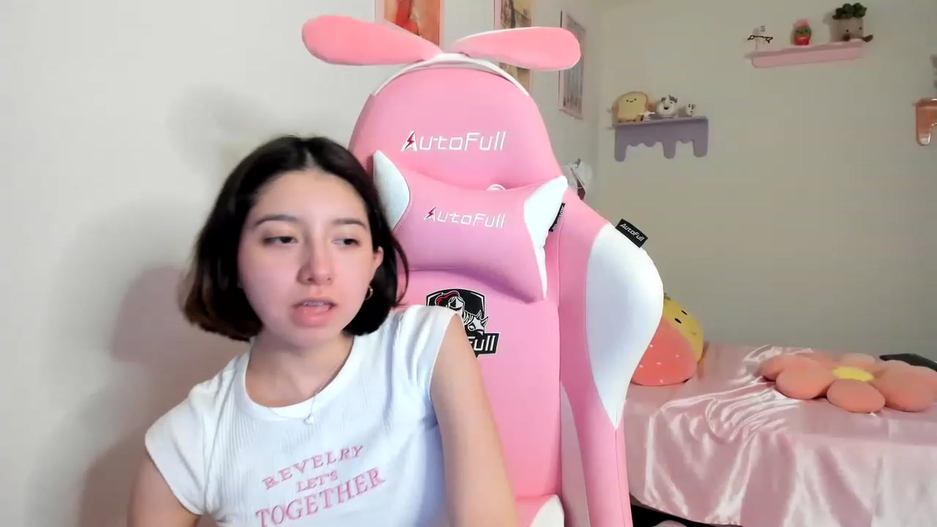 Gallery image thumbnail from Cherrycute666's myfreecams stream on, 07/31/2023, 01:38 image 10 of 20