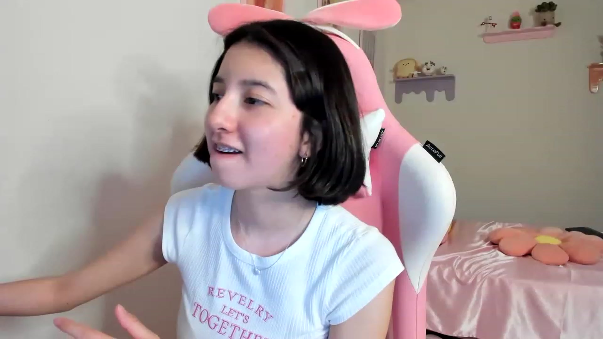 Gallery image thumbnail from Cherrycute666's myfreecams stream on, 07/31/2023, 01:38 image 8 of 20