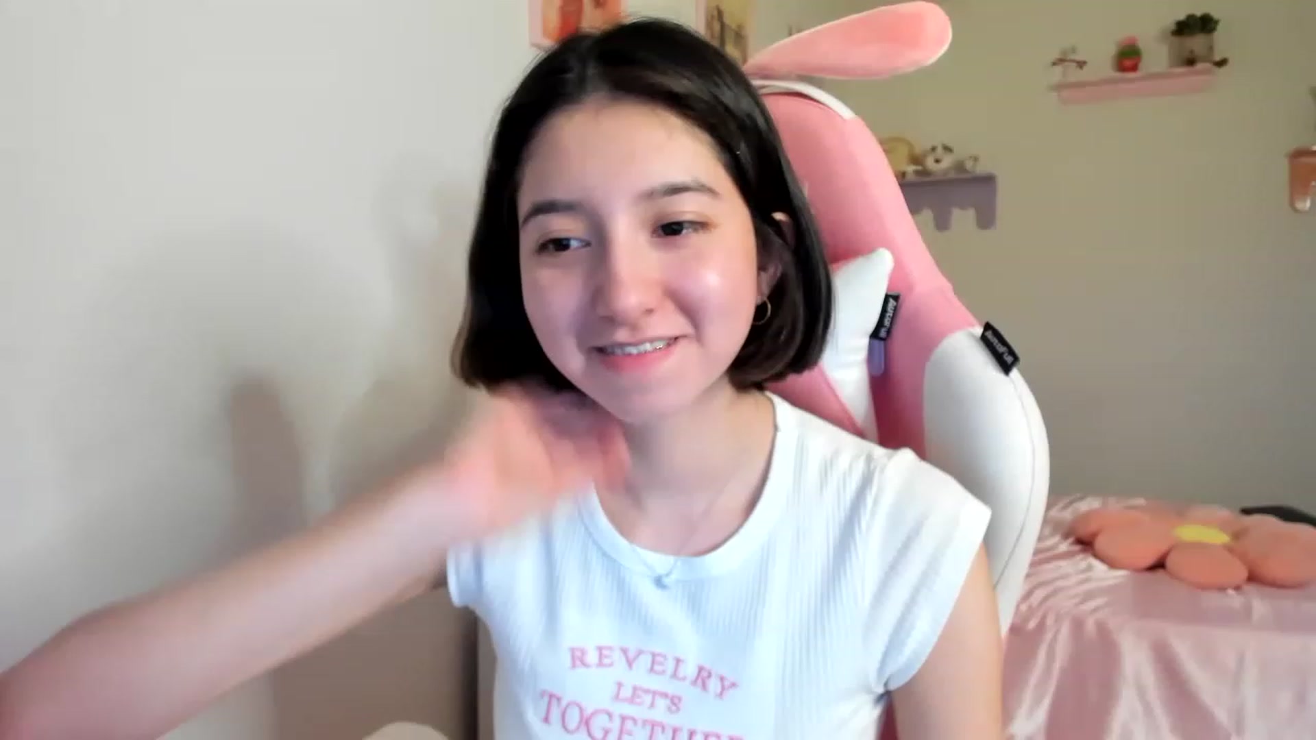Gallery image thumbnail from Cherrycute666's myfreecams stream on, 07/31/2023, 01:38 image 13 of 20