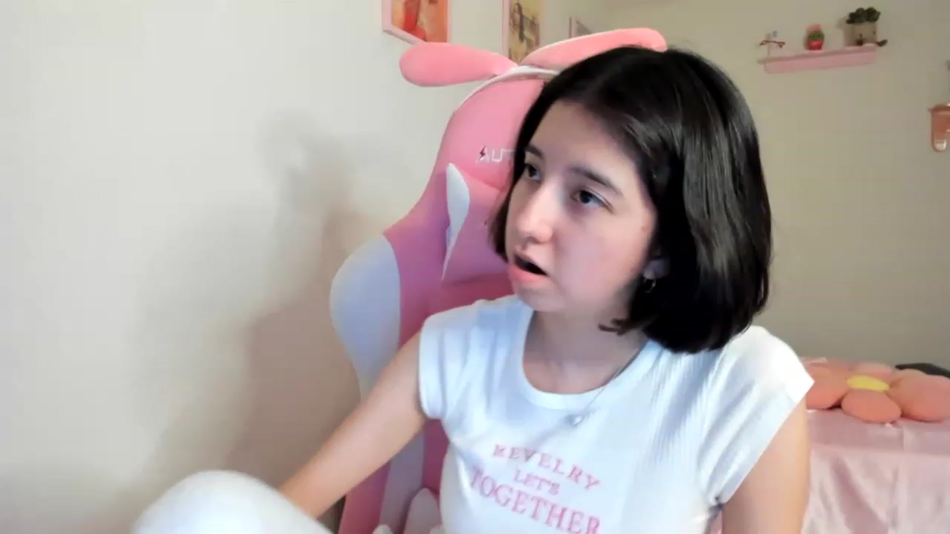 Gallery image thumbnail from Cherrycute666's myfreecams stream on, 07/31/2023, 01:38 image 12 of 20